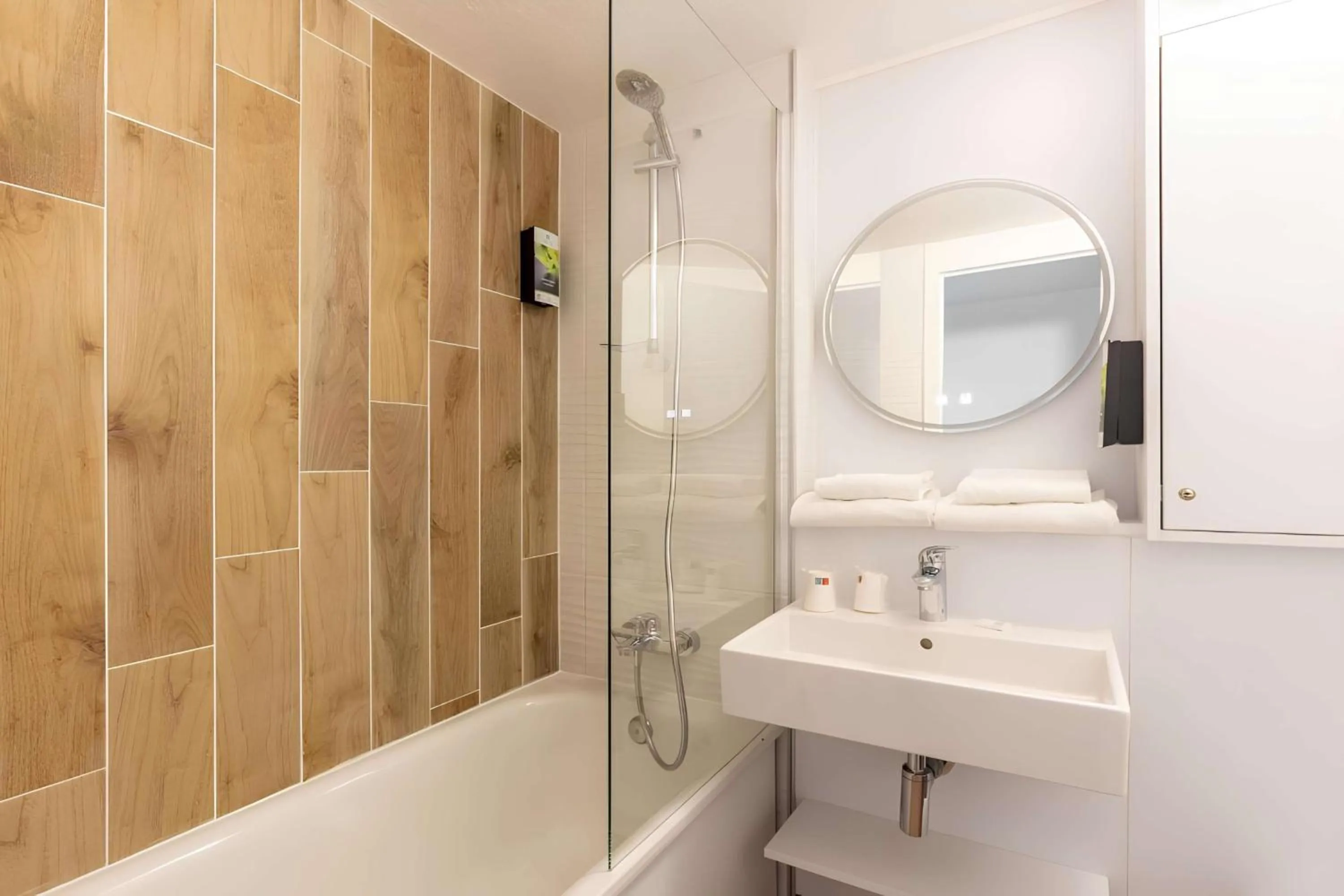 Bathroom in Sure Hotel by Best Western Plaisir