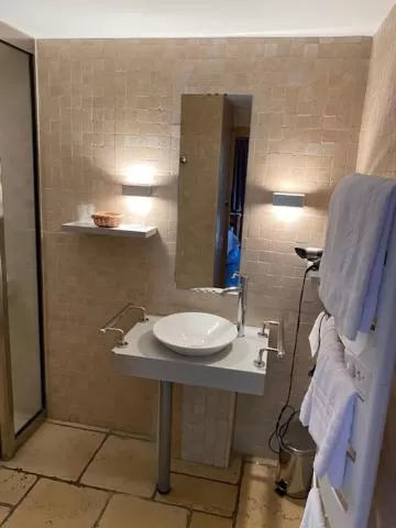 Bathroom in Casino Circus d'Allevard