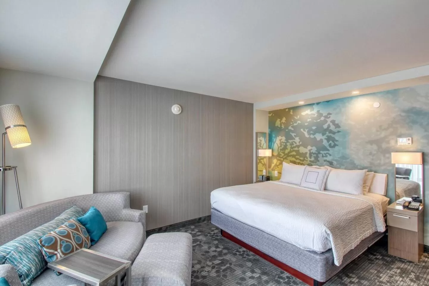 Photo of the whole room, Bed in Courtyard by Marriott Fargo