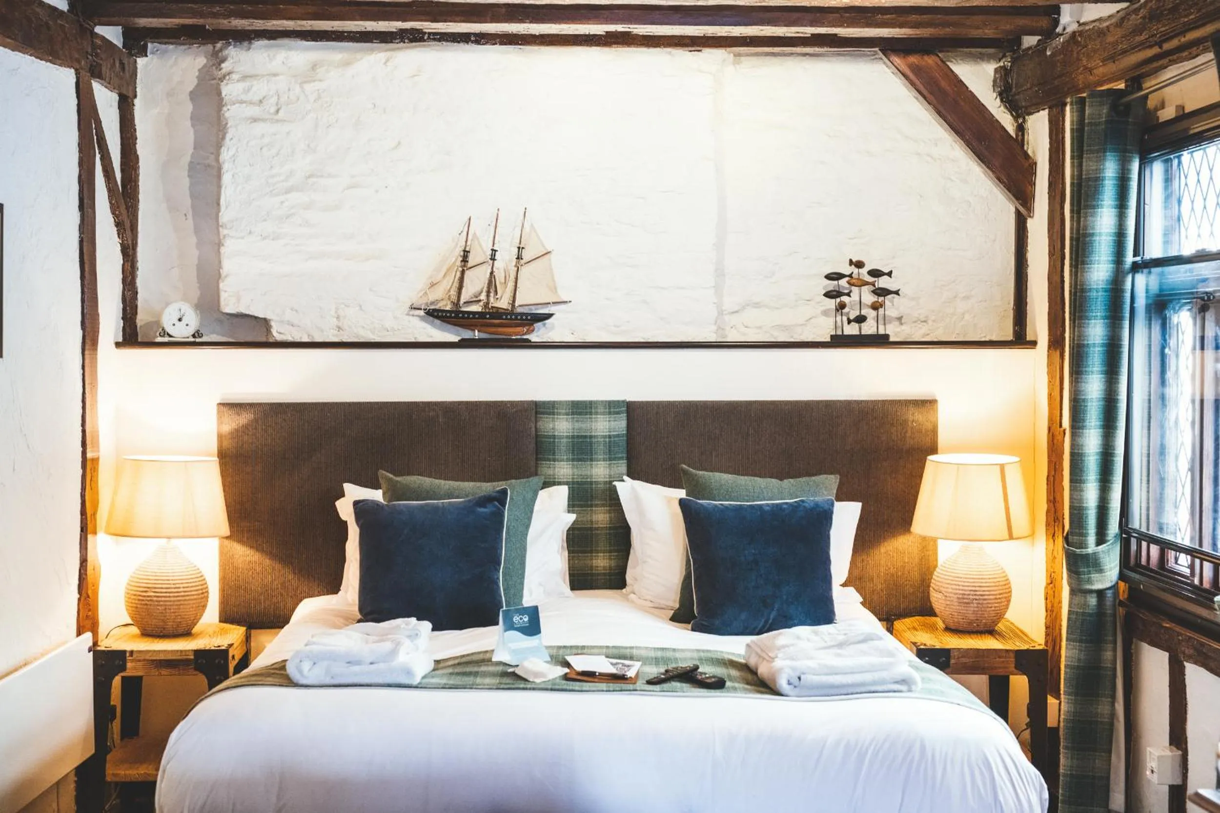 Bed in Bayards Cove Inn