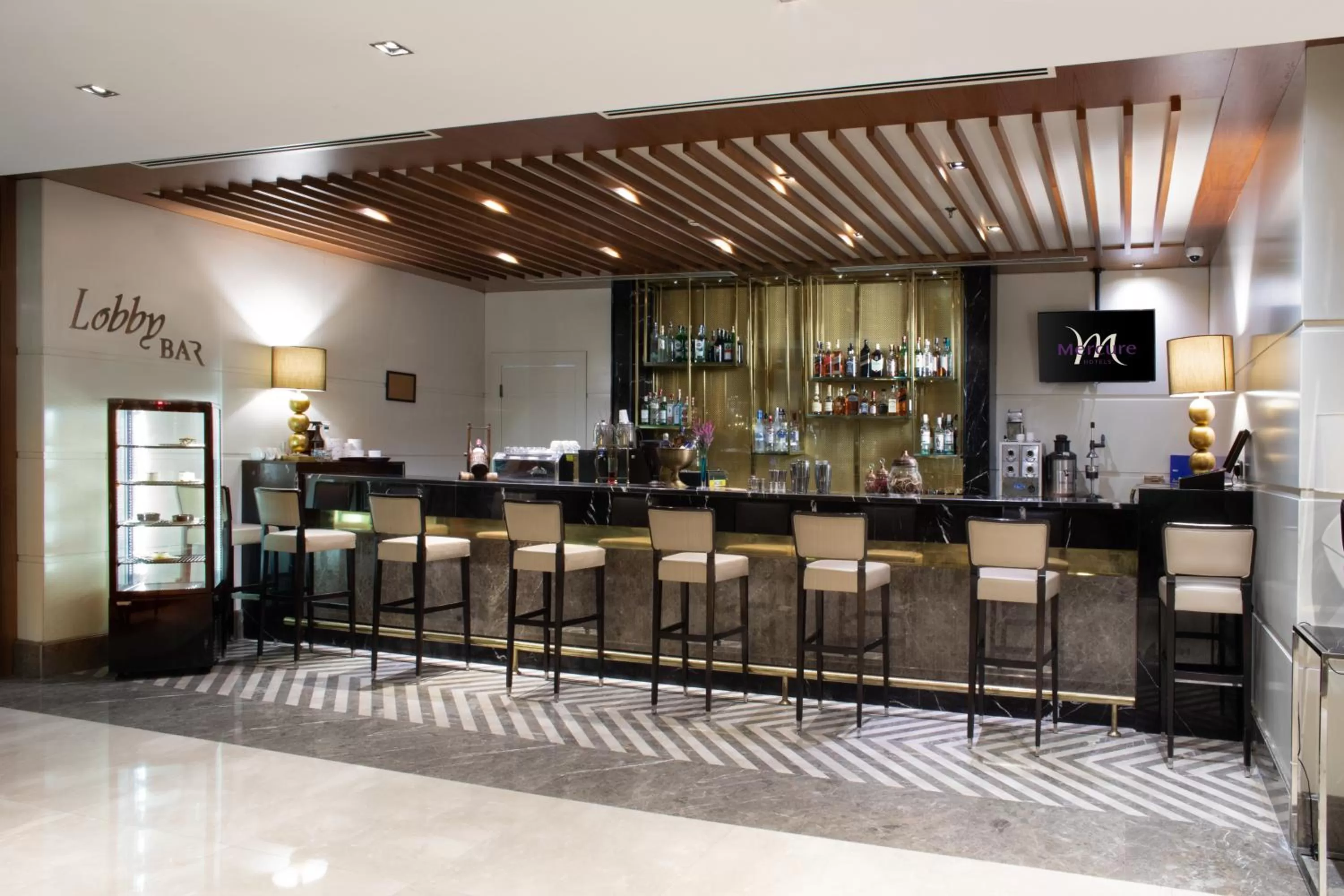 Lounge or bar in Mercure Istanbul Bomonti