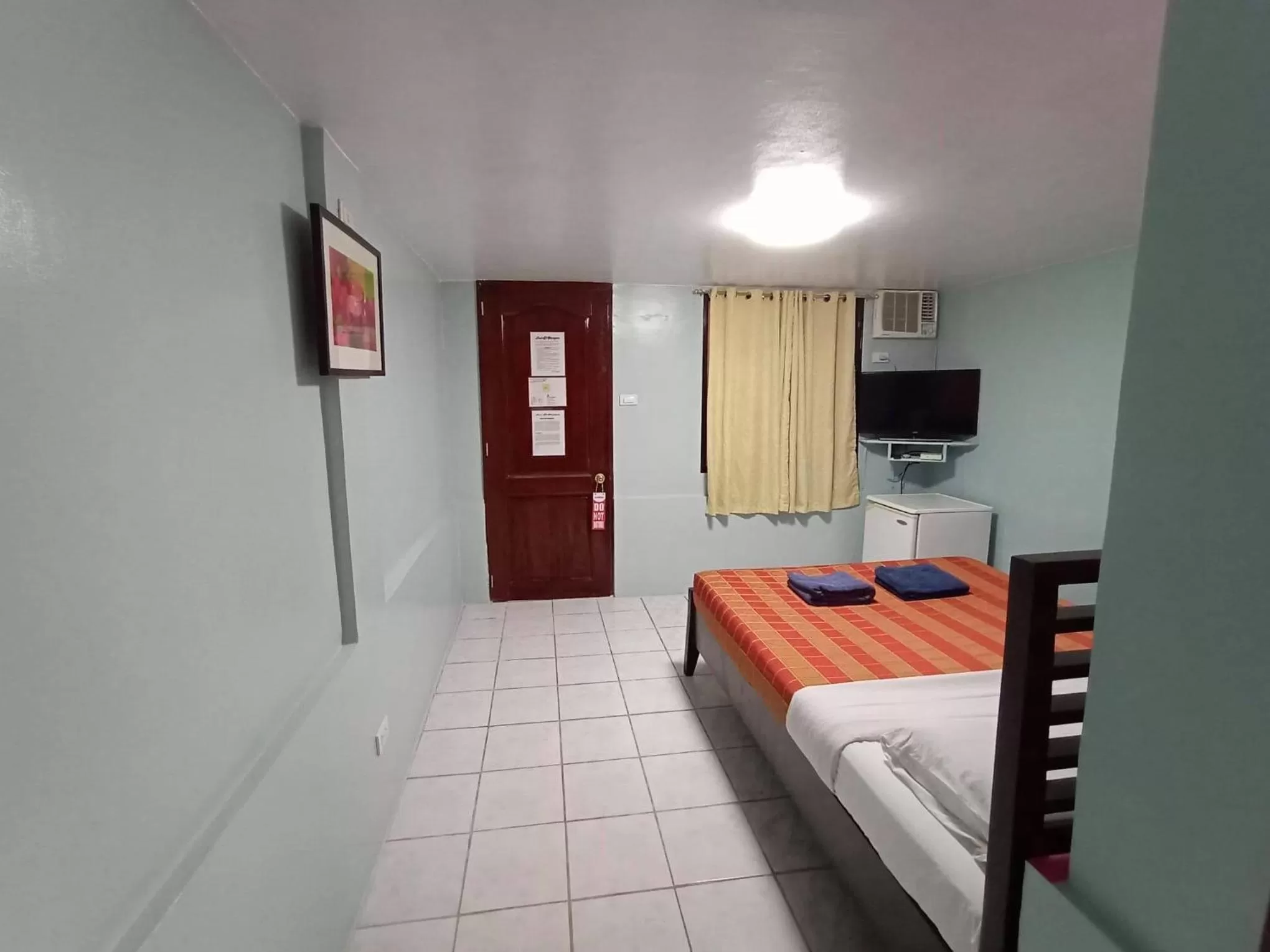 TV and multimedia in Lost Horizon Beach Dive Resort