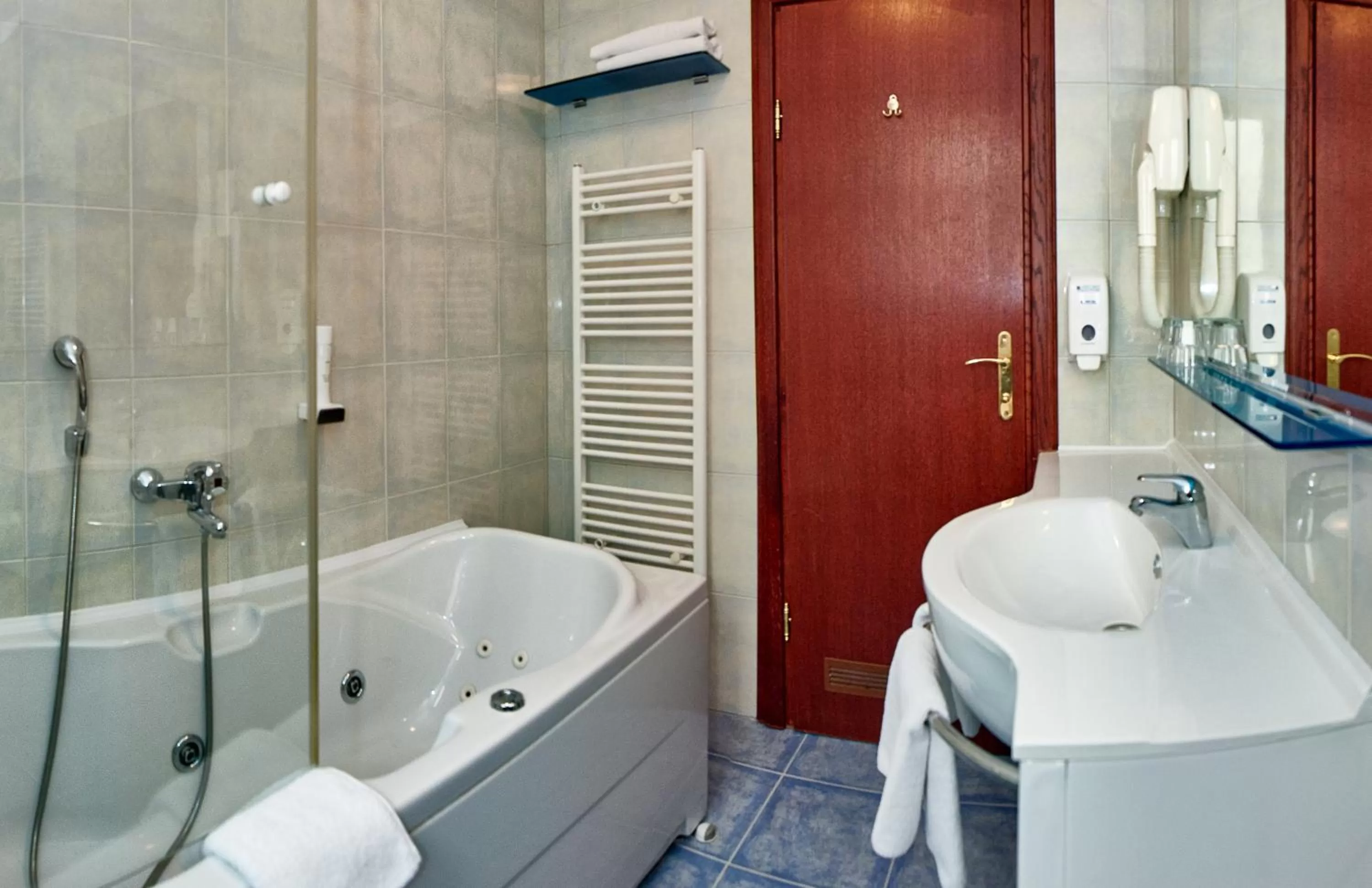 Bathroom in Hotel Europa