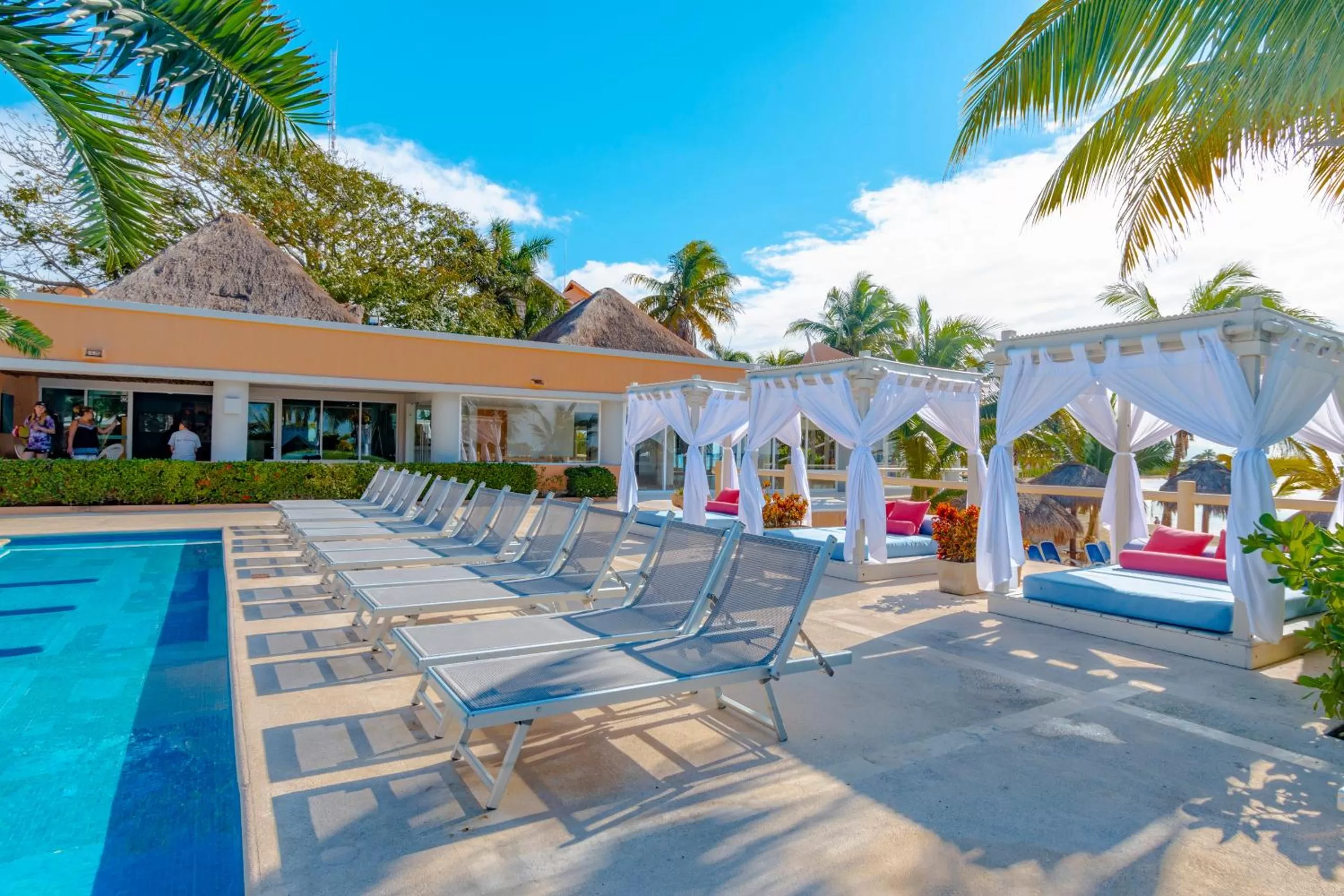 Swimming pool in Puerto Aventuras Hotel & Beach Club