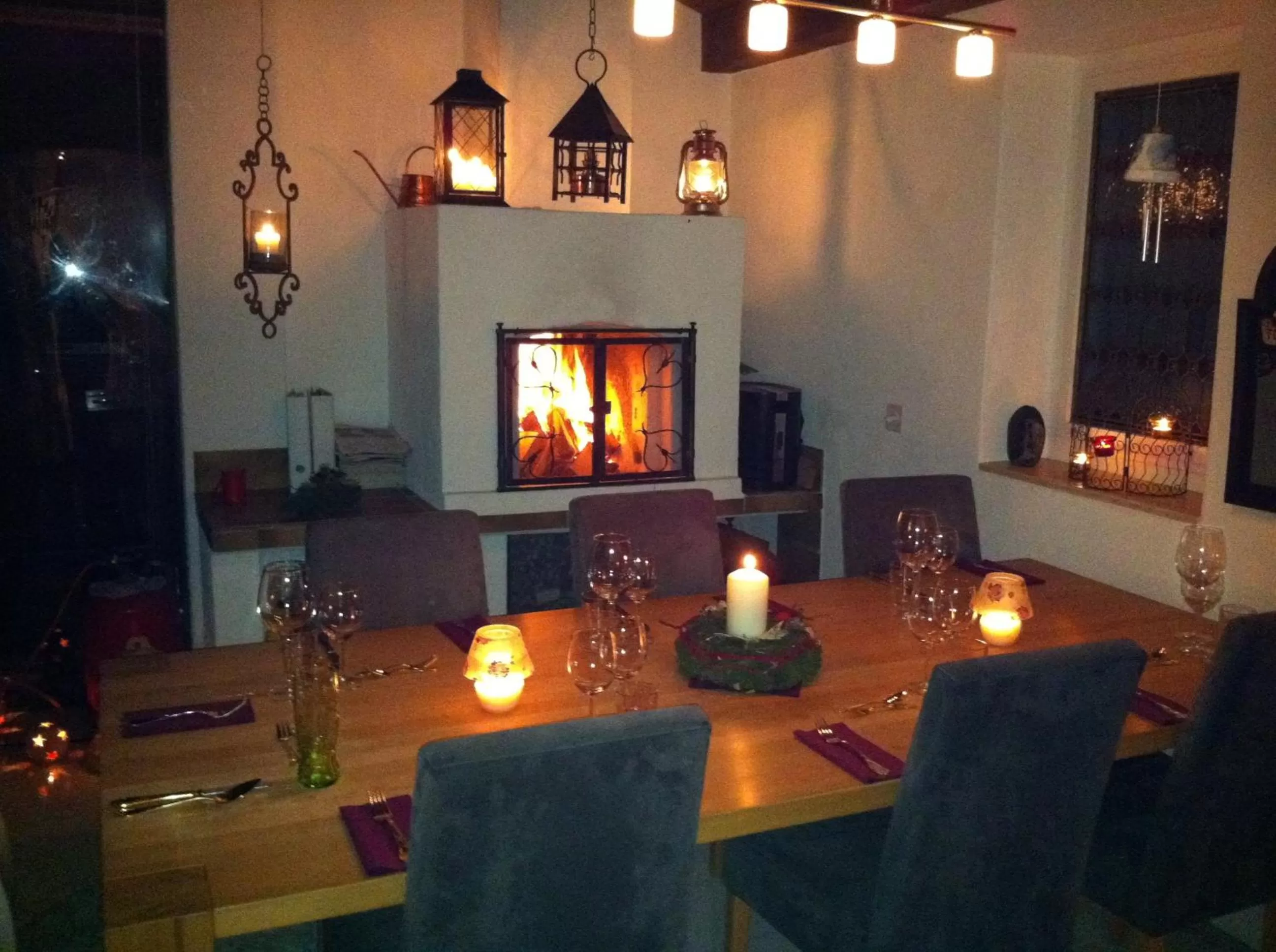 Dining area in Ferienwohnung und B&B Chasa Janett