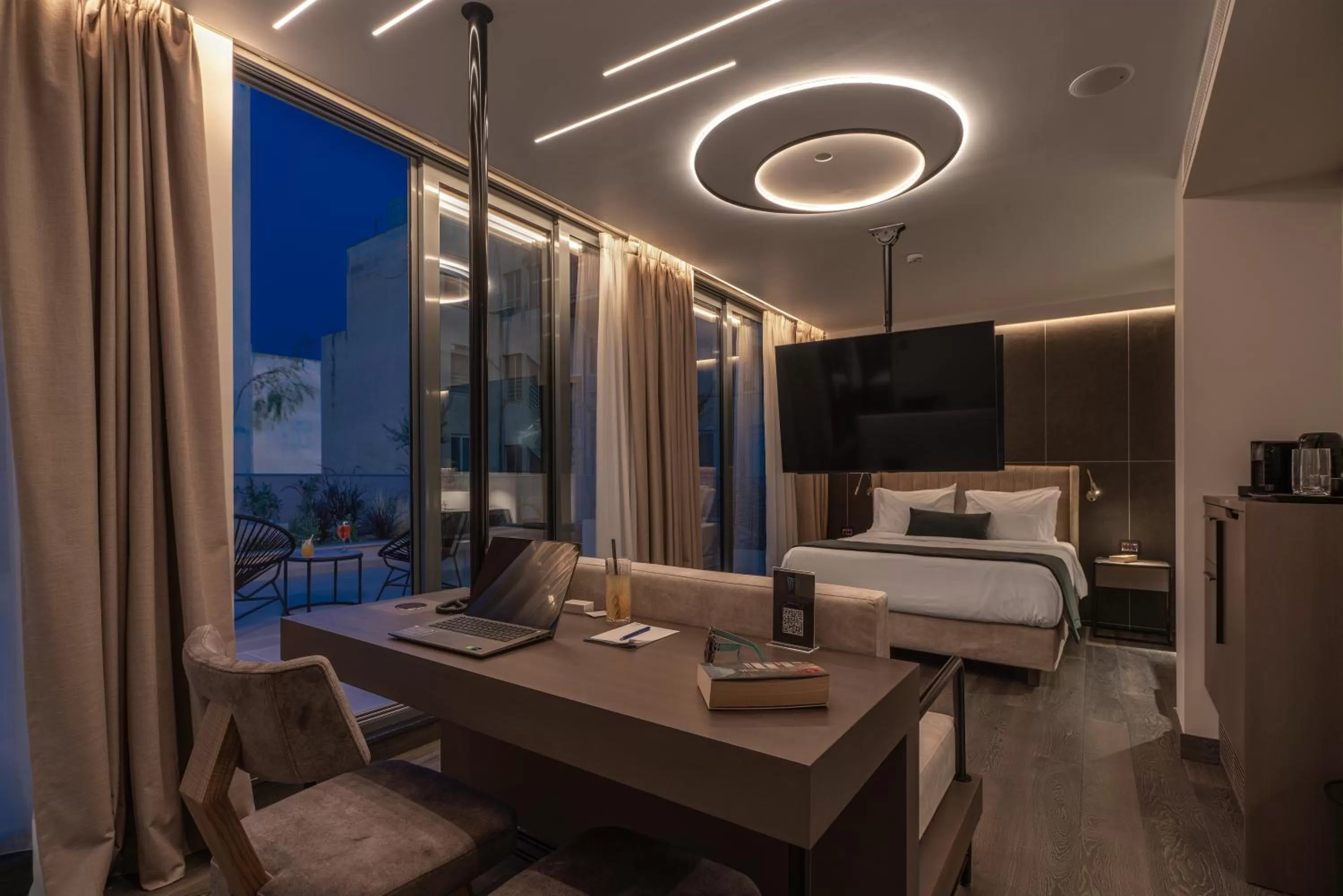 Communal lounge/ TV room, Bed in Hellenic Vibes Smart Hotel