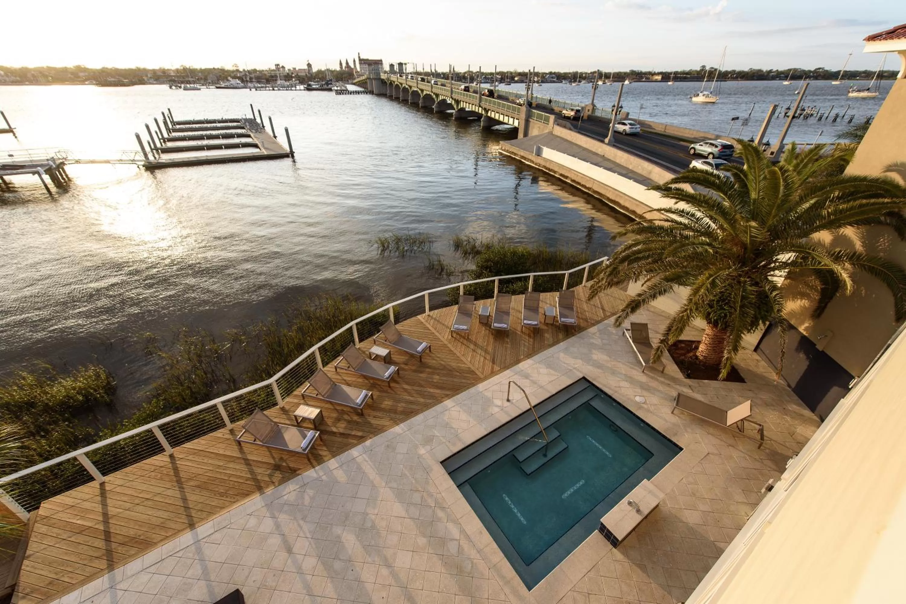 Hot Tub in Marker 8 Hotel and Marina