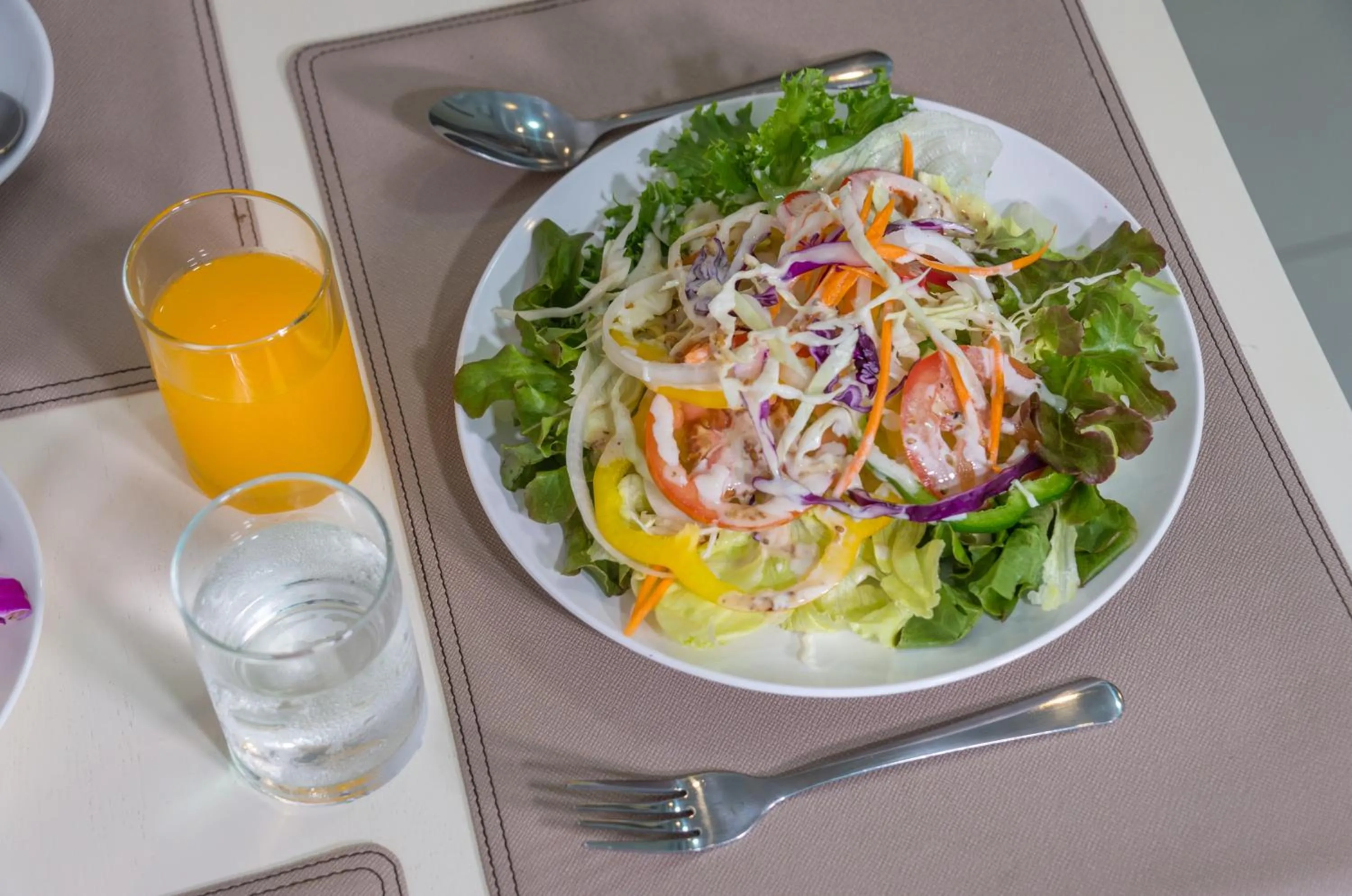 Restaurant/places to eat in Alisa Krabi Hotel-SHA Plus