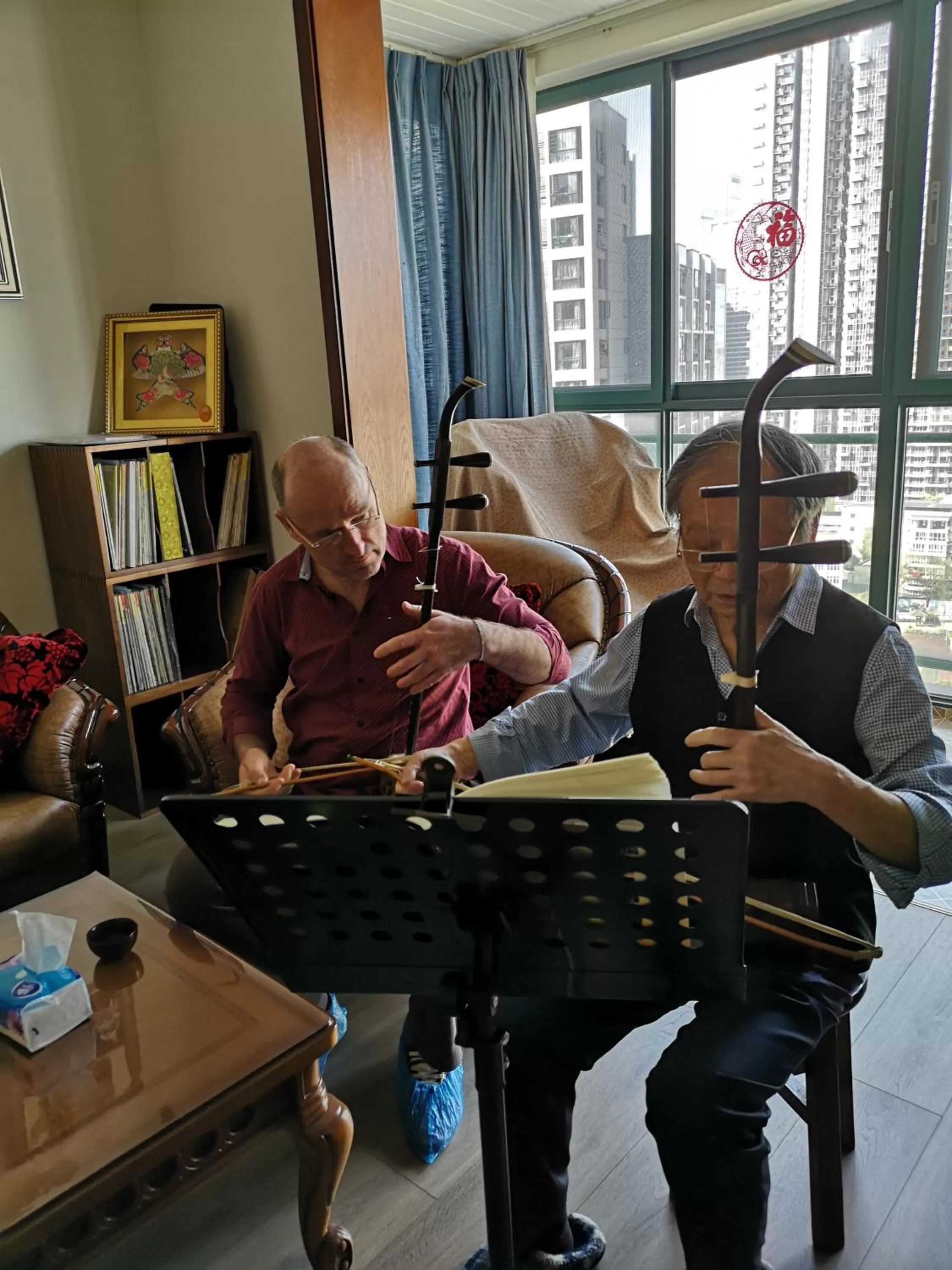 People in Wenjun Courtyard Hotel---3mins walk from Tonghuimen metro station ,next to People`s Park, fluent English service ,travel agency