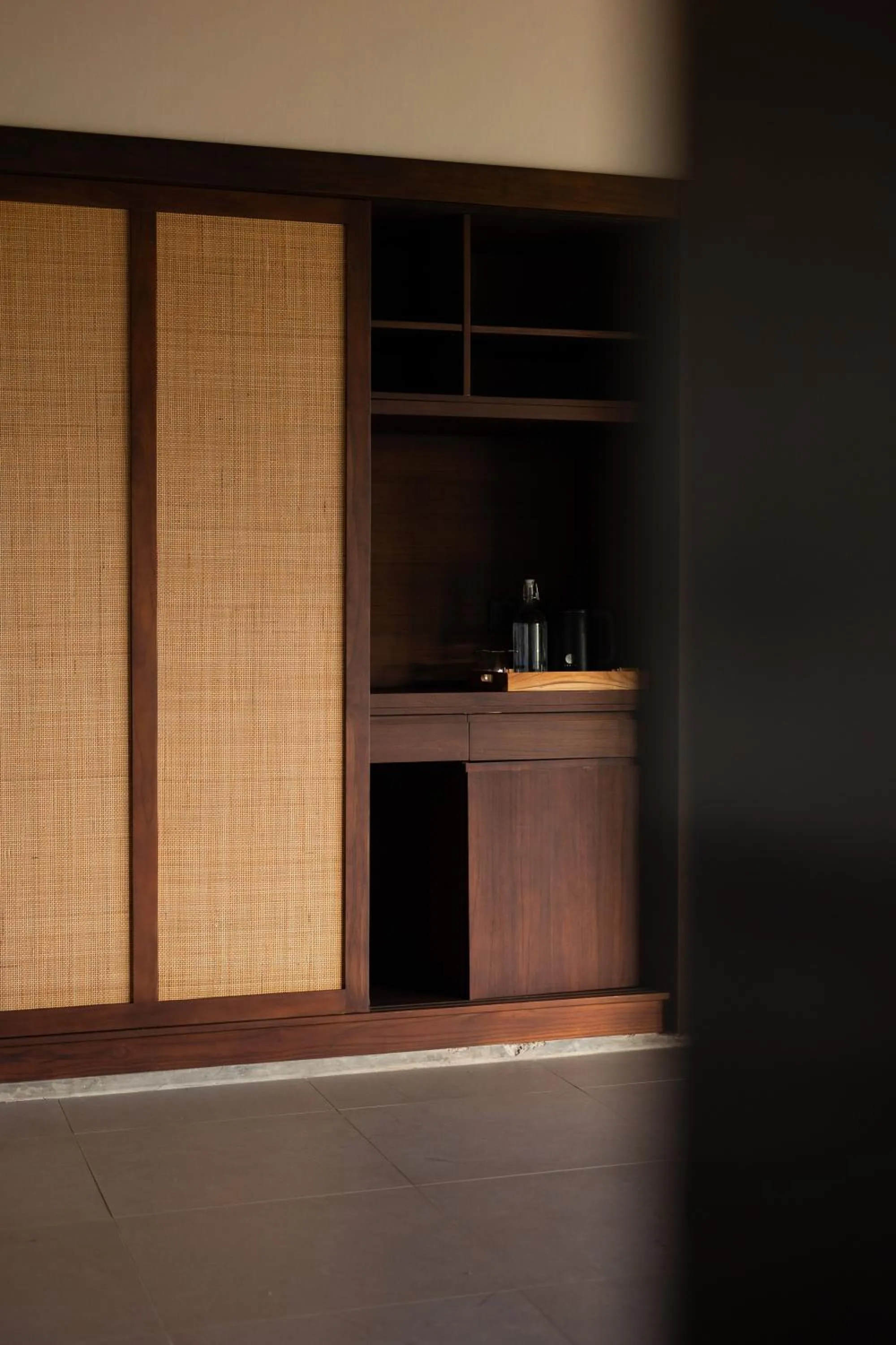 wardrobe in Menjaga Bay