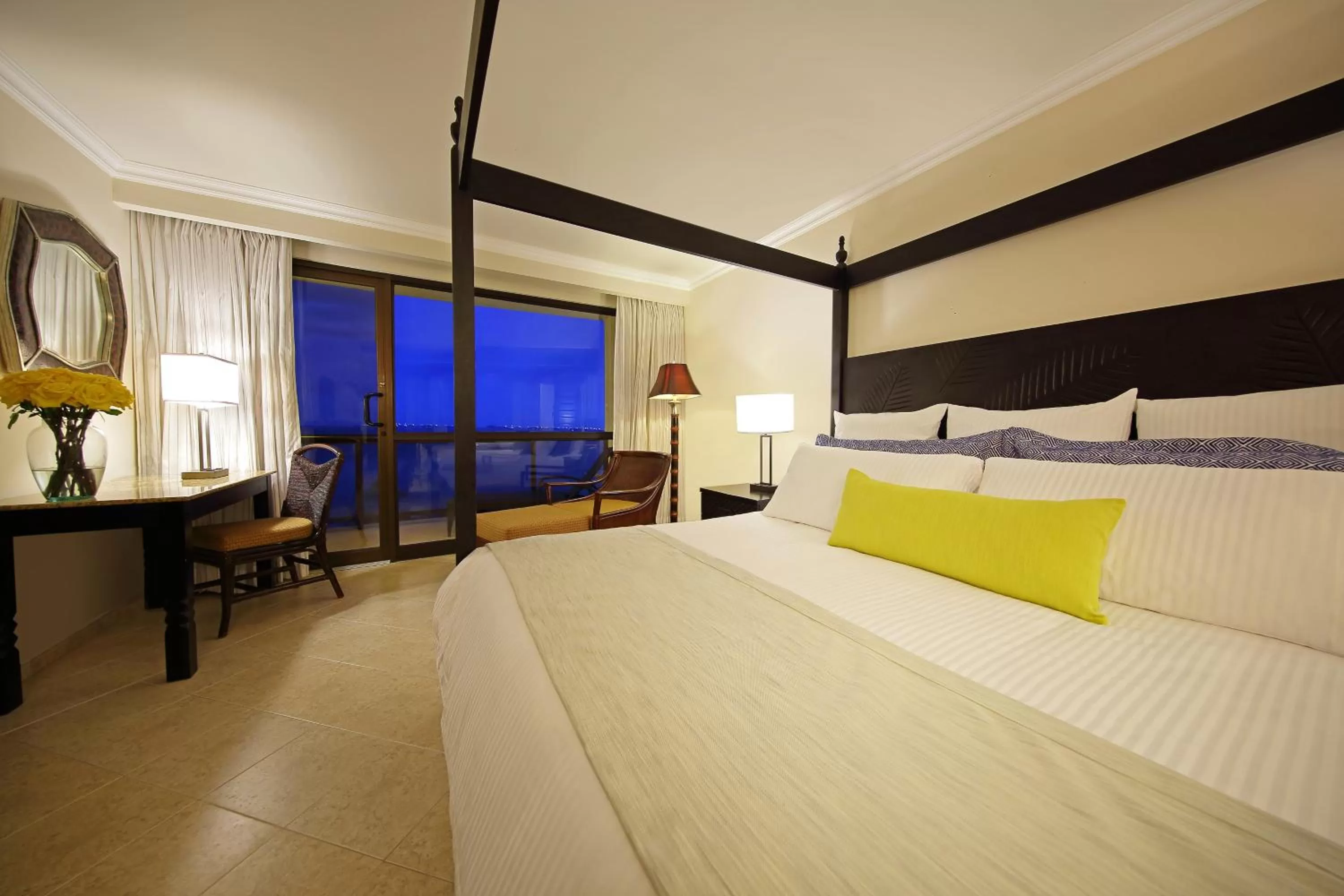 Sea view, Bed in Dreams Playa Bonita All Inclusive