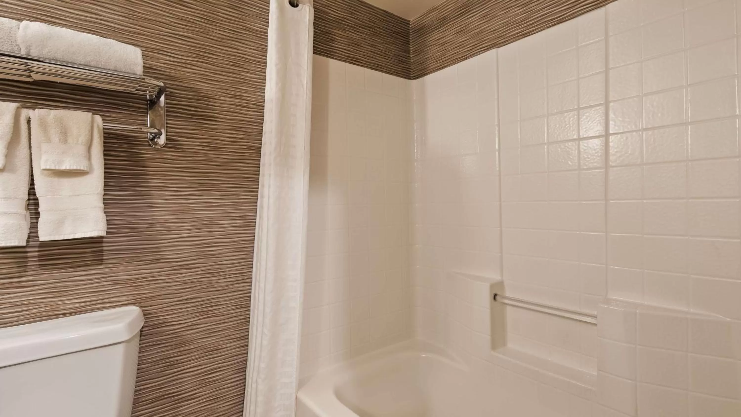 Bathroom in Best Western Plus Rama Inn & Suites