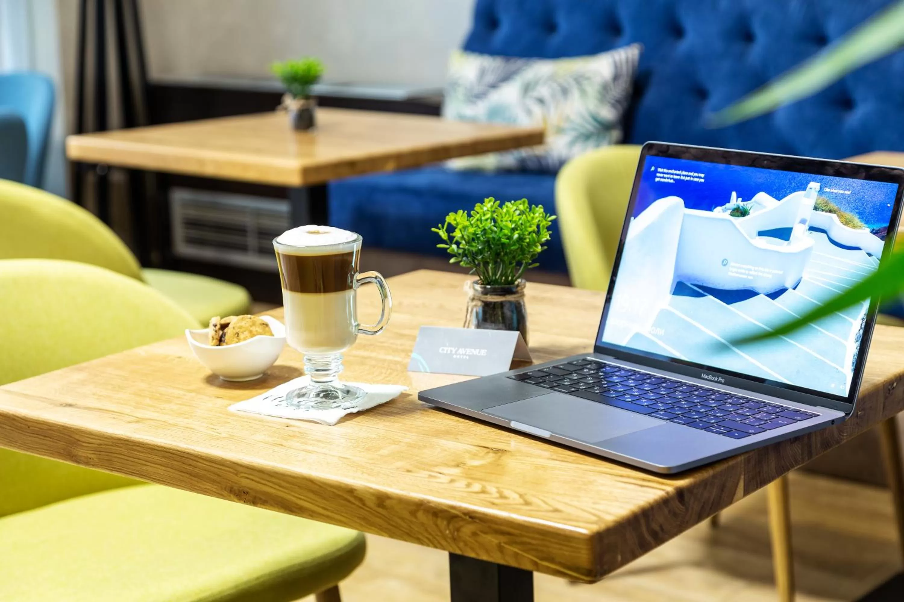 Lounge or bar in City Avenue Hotel