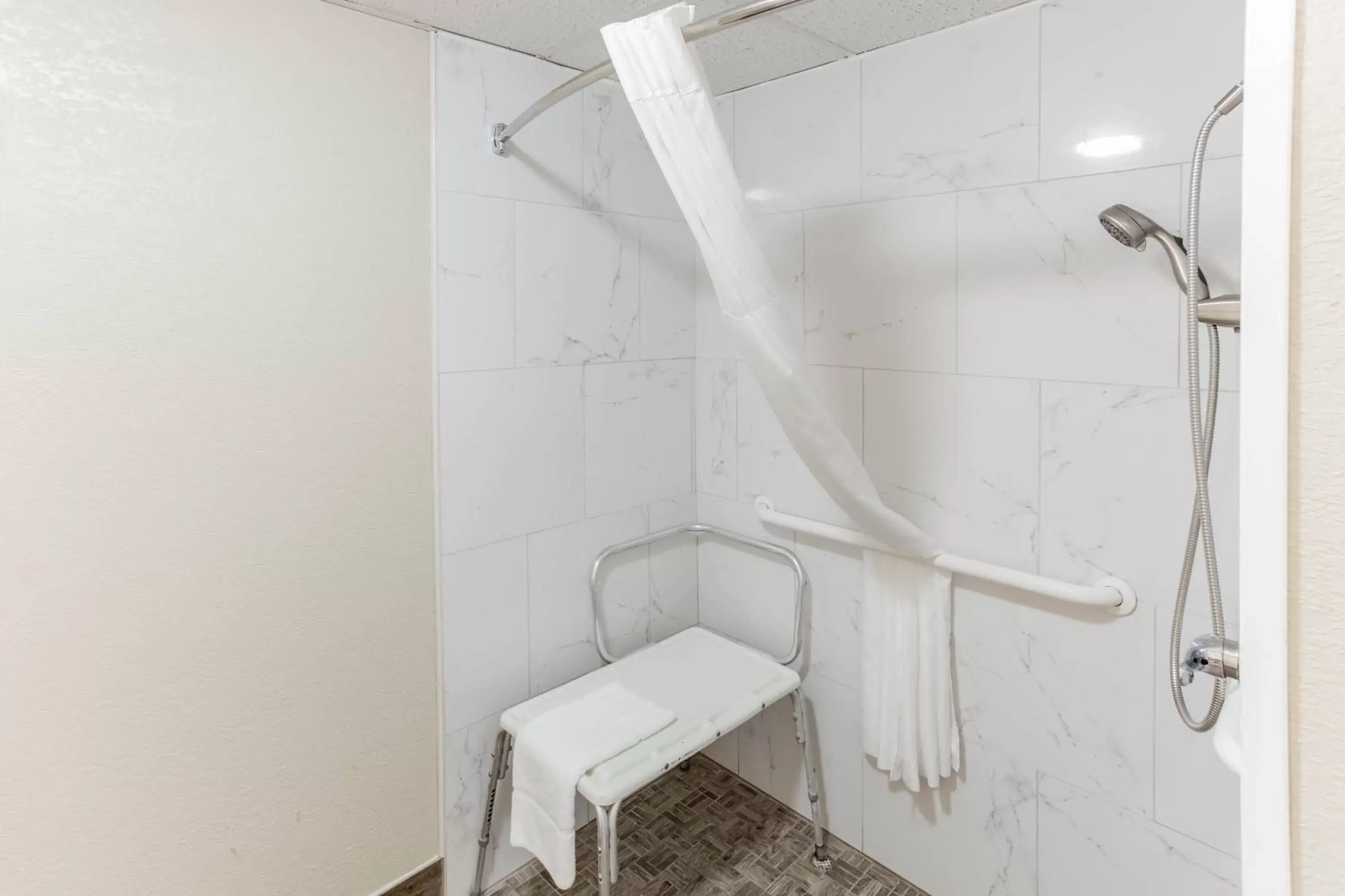 Superior King Room - Accessible/Non Smoking in Quality Inn & Suites Plattsburgh Superior King Room - Accessible/Non Smoking in Quality Inn & Suites Plattsburgh