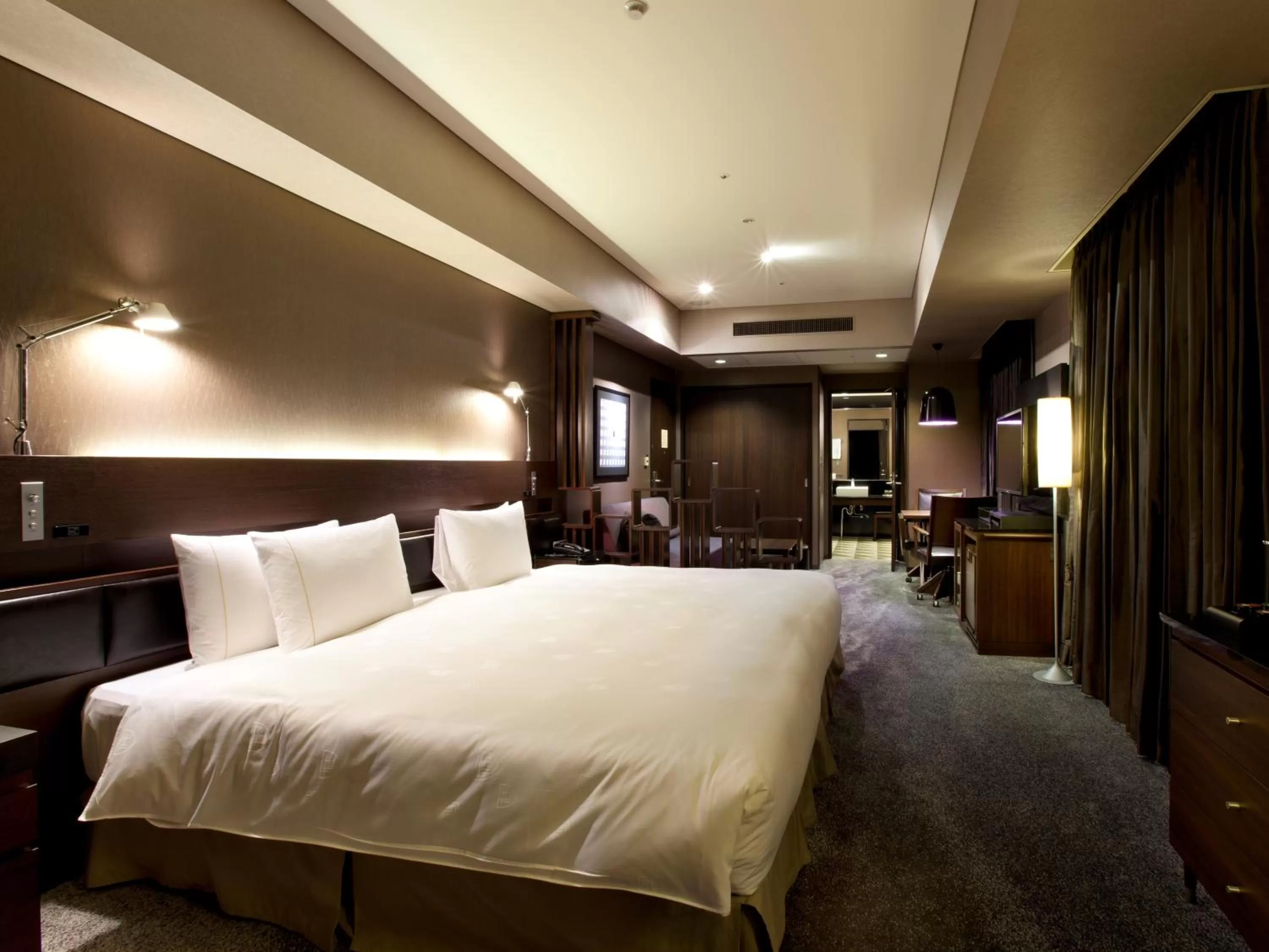 Photo of the whole room, Bed in The Royal Park Hotel Iconic Tokyo Shiodome