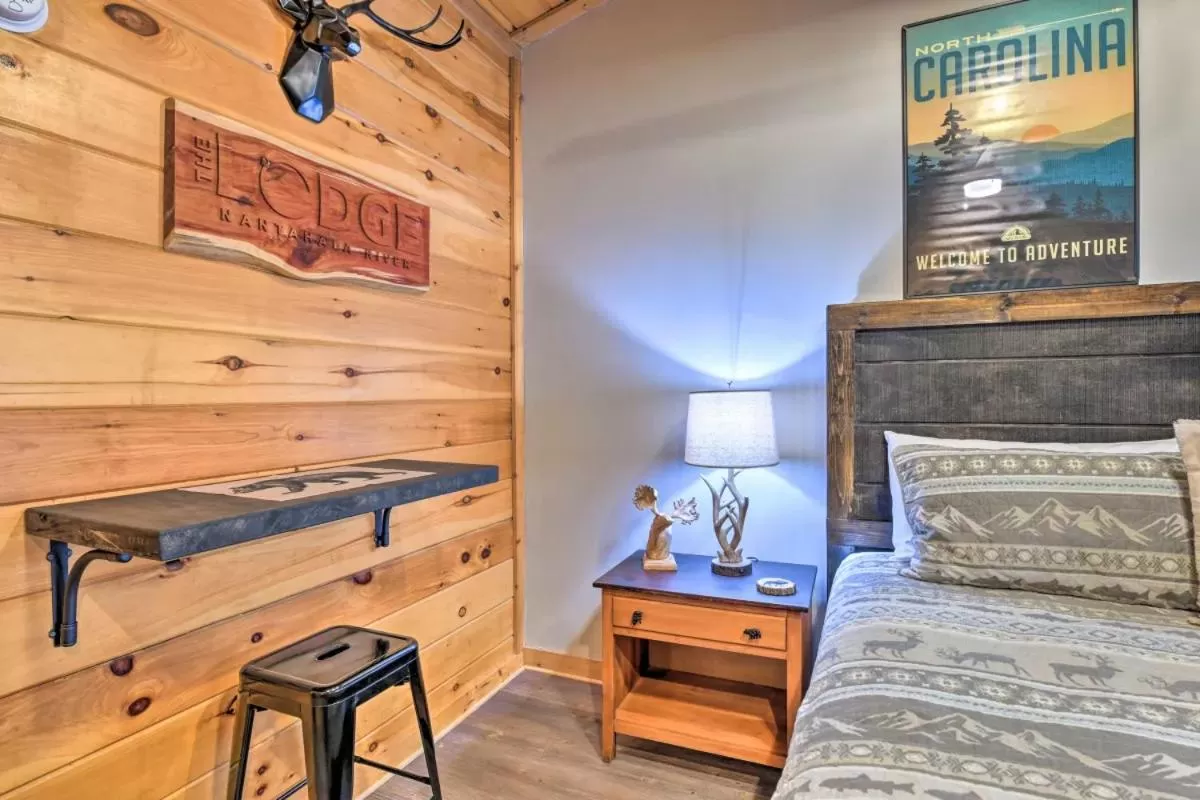 Bed in The Lodge Nantahala River