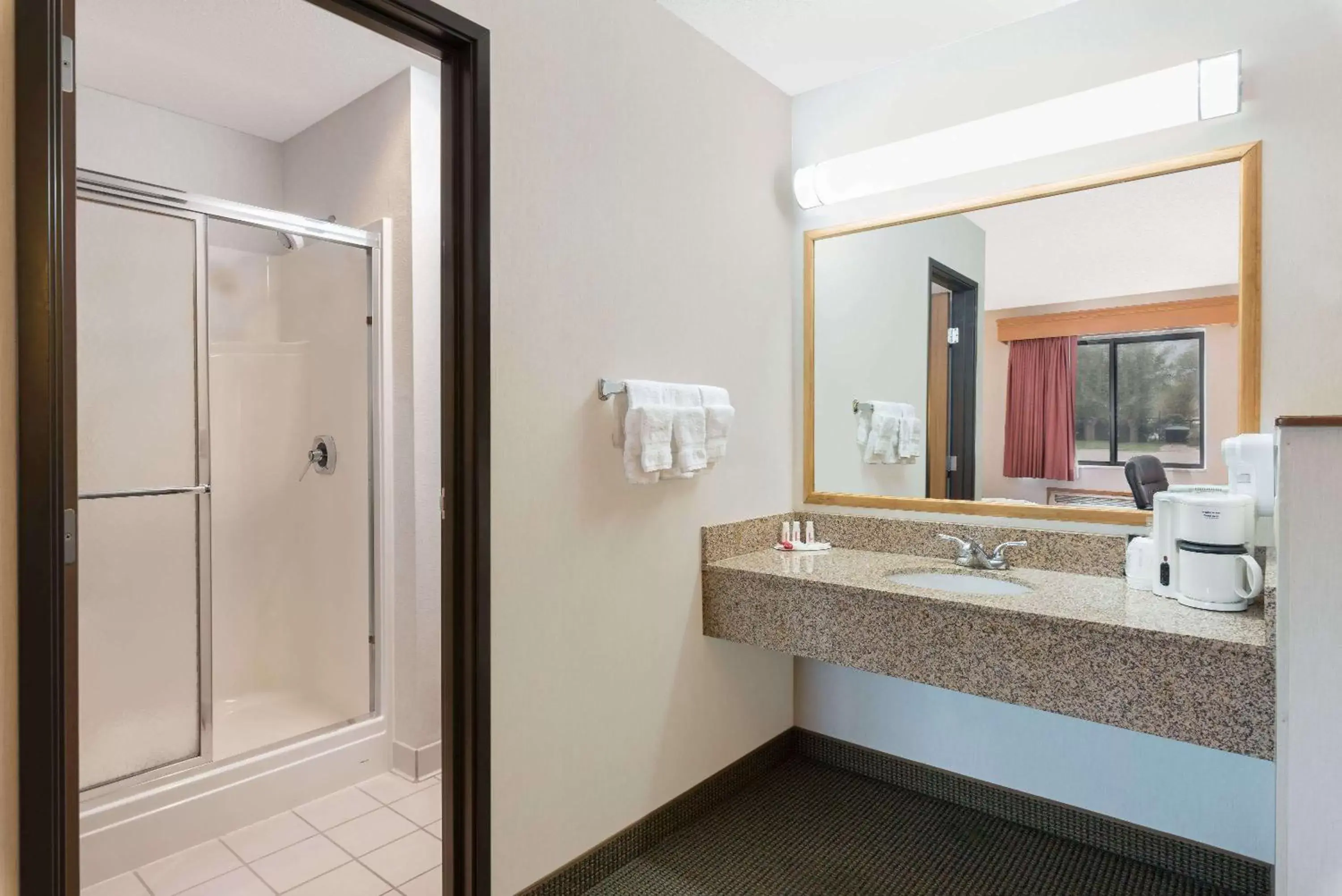 King Suite with Spa Bath in Baymont by Wyndham Hot Springs King Suite with Spa Bath in Baymont by Wyndham Hot Springs