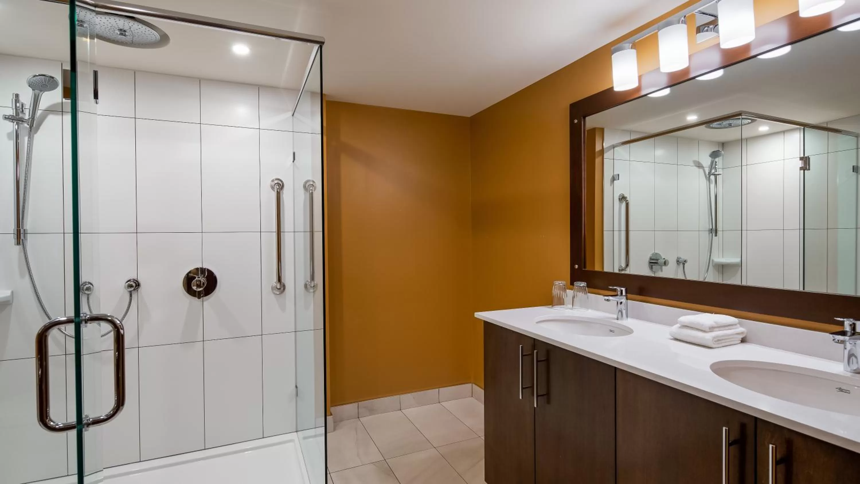 Bathroom in Best Western Plus Emerald Isle Hotel