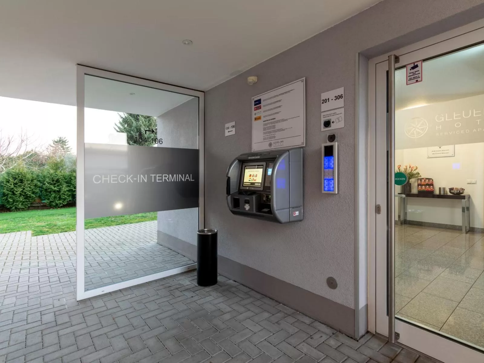 Property building in GLEUEL INN - digital hotel & serviced apartments & boardinghouse mit voll ausgestatteten Küchen