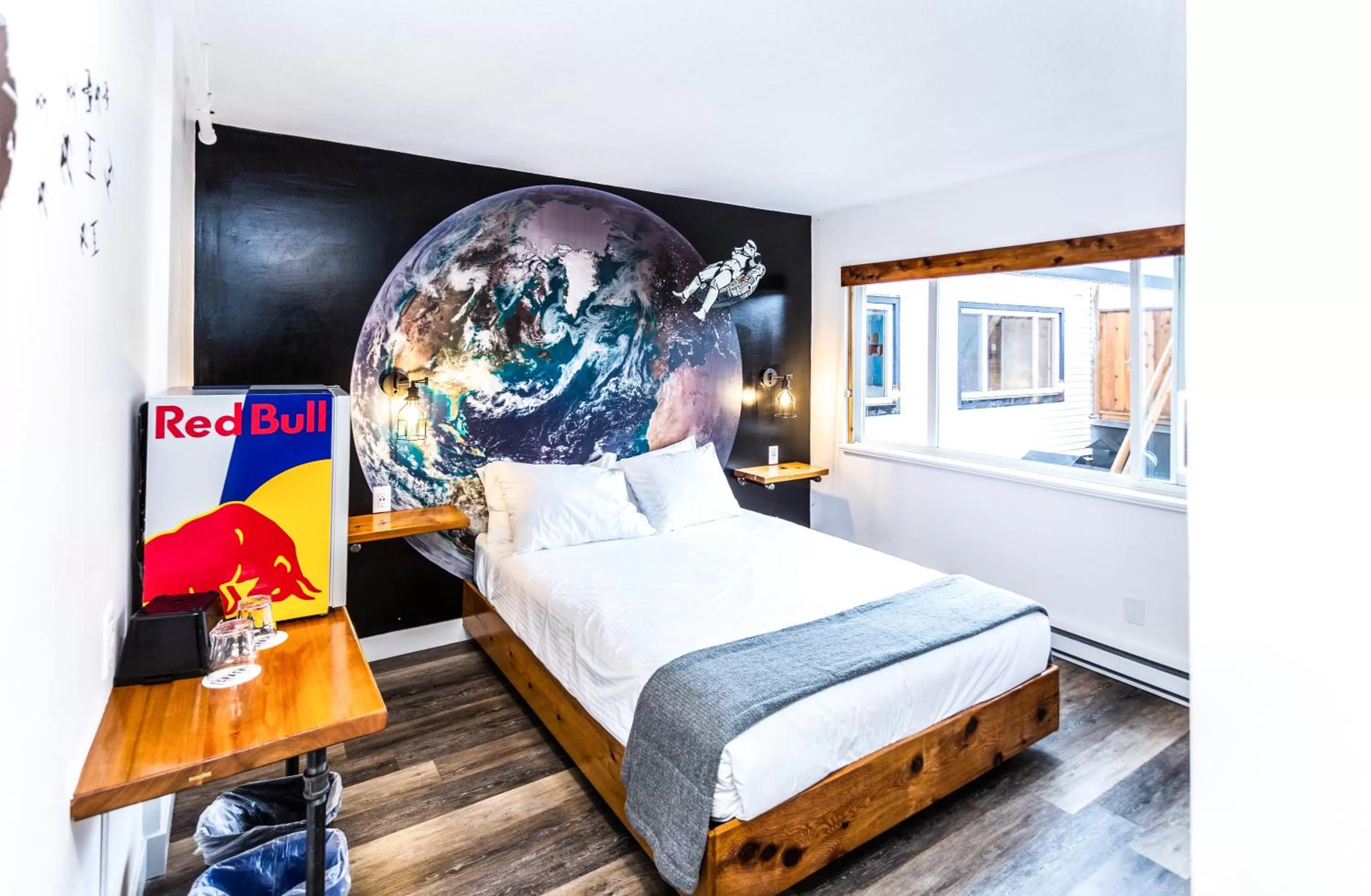 Bedroom, Bed in Crash Hotel Squamish