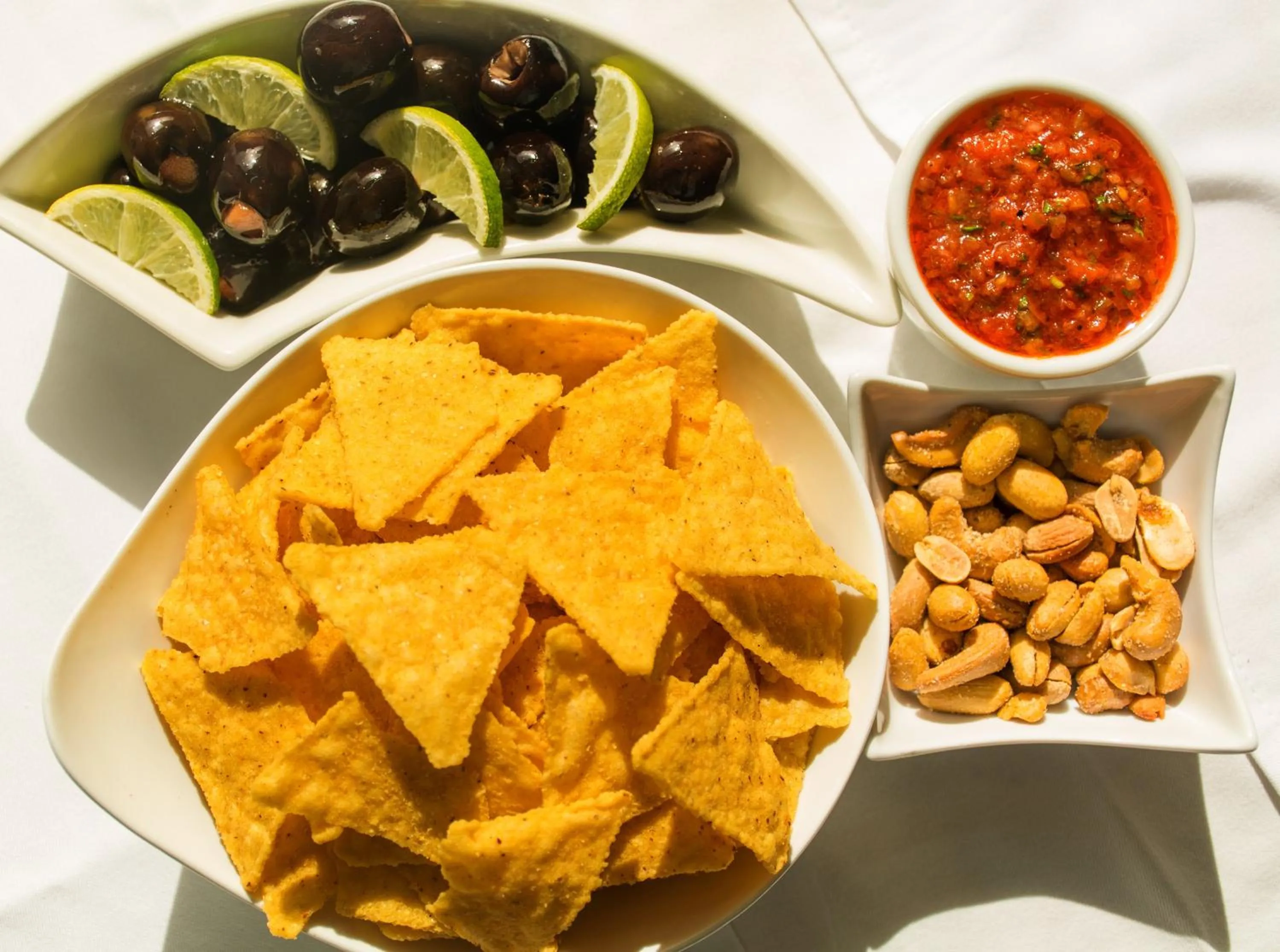 Lounge or bar in Holiday Inn Muscat AlSeeb by IHG