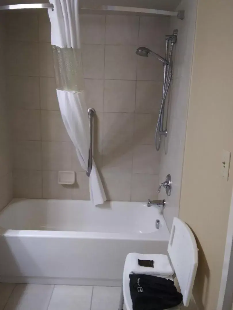 King Room - Disability Access/Non-Smoking in Wingate by Wyndham Dayton - Fairborn King Room - Disability Access/Non-Smoking in Wingate by Wyndham Dayton - Fairborn