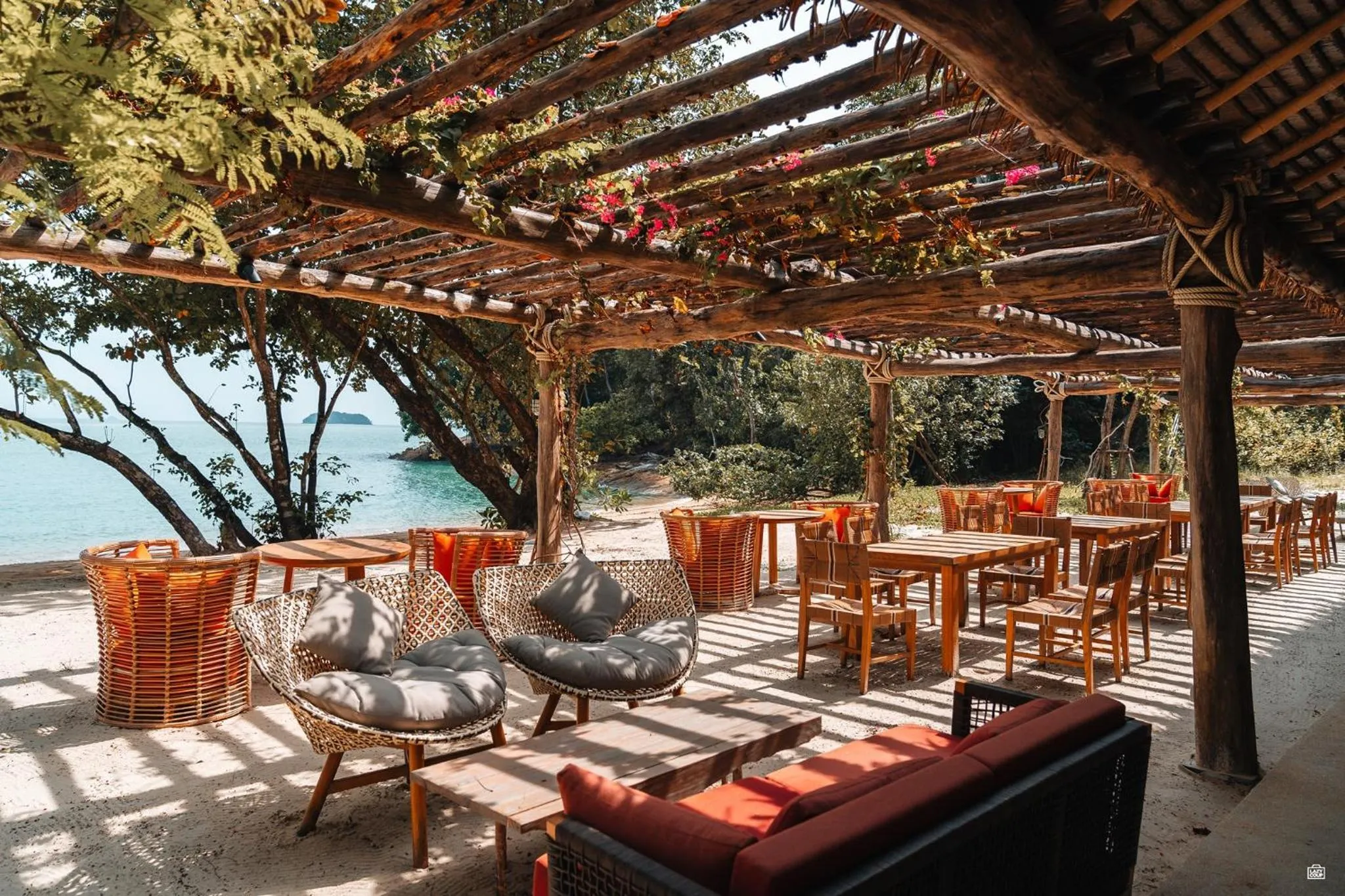 Restaurant/places to eat in Island Escape Burasari