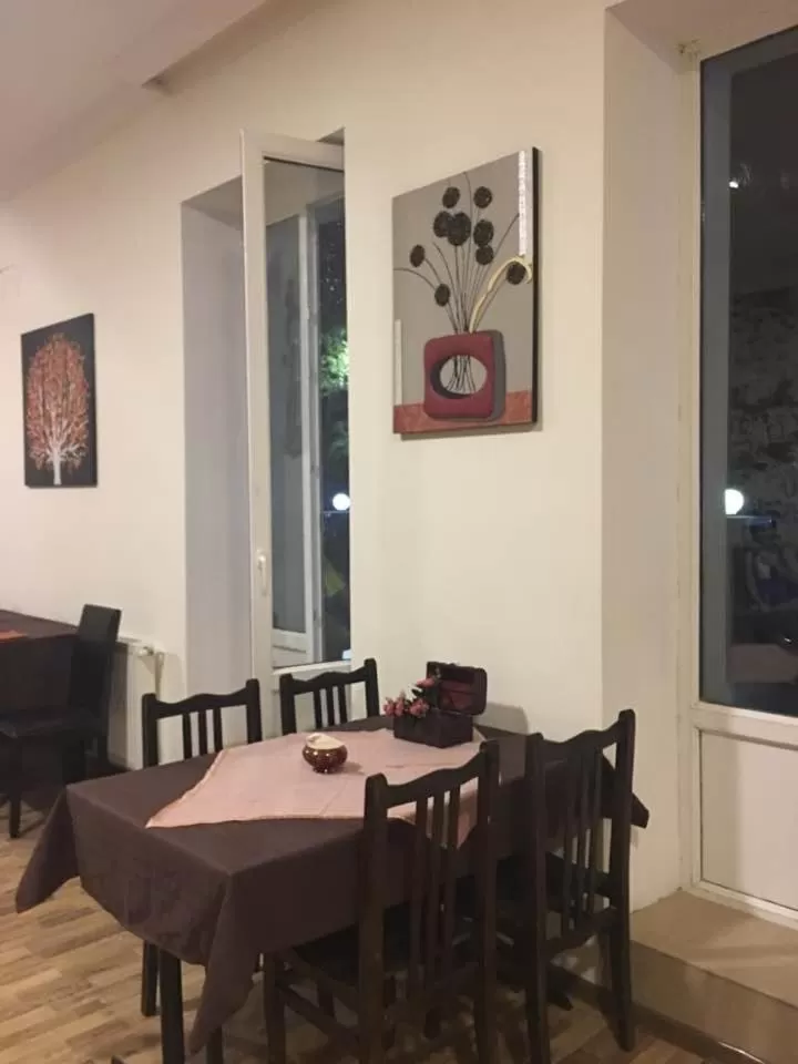 Dining Area in Hotel Newland