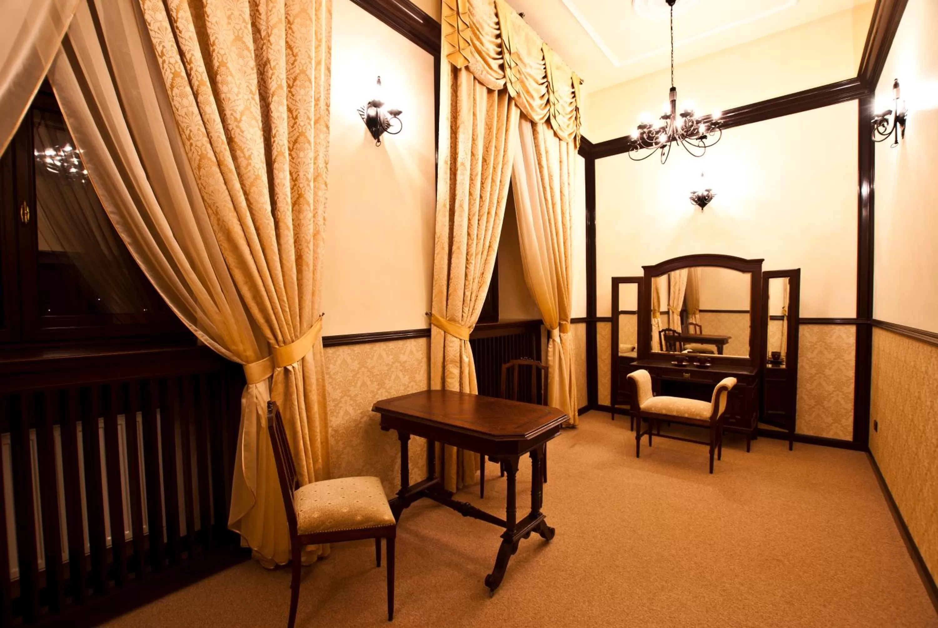 Photo of the whole room, Bed in Zamek Uniejów