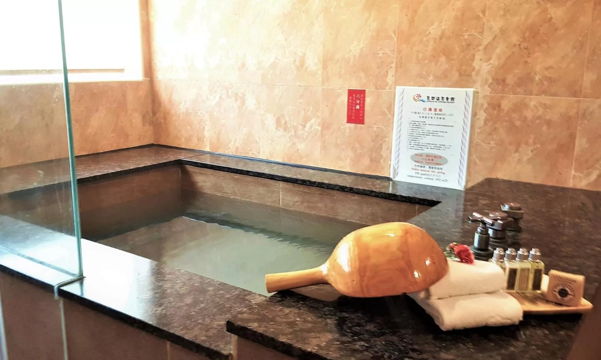Hot Spring Bath in Chyuan Du Spring Resort