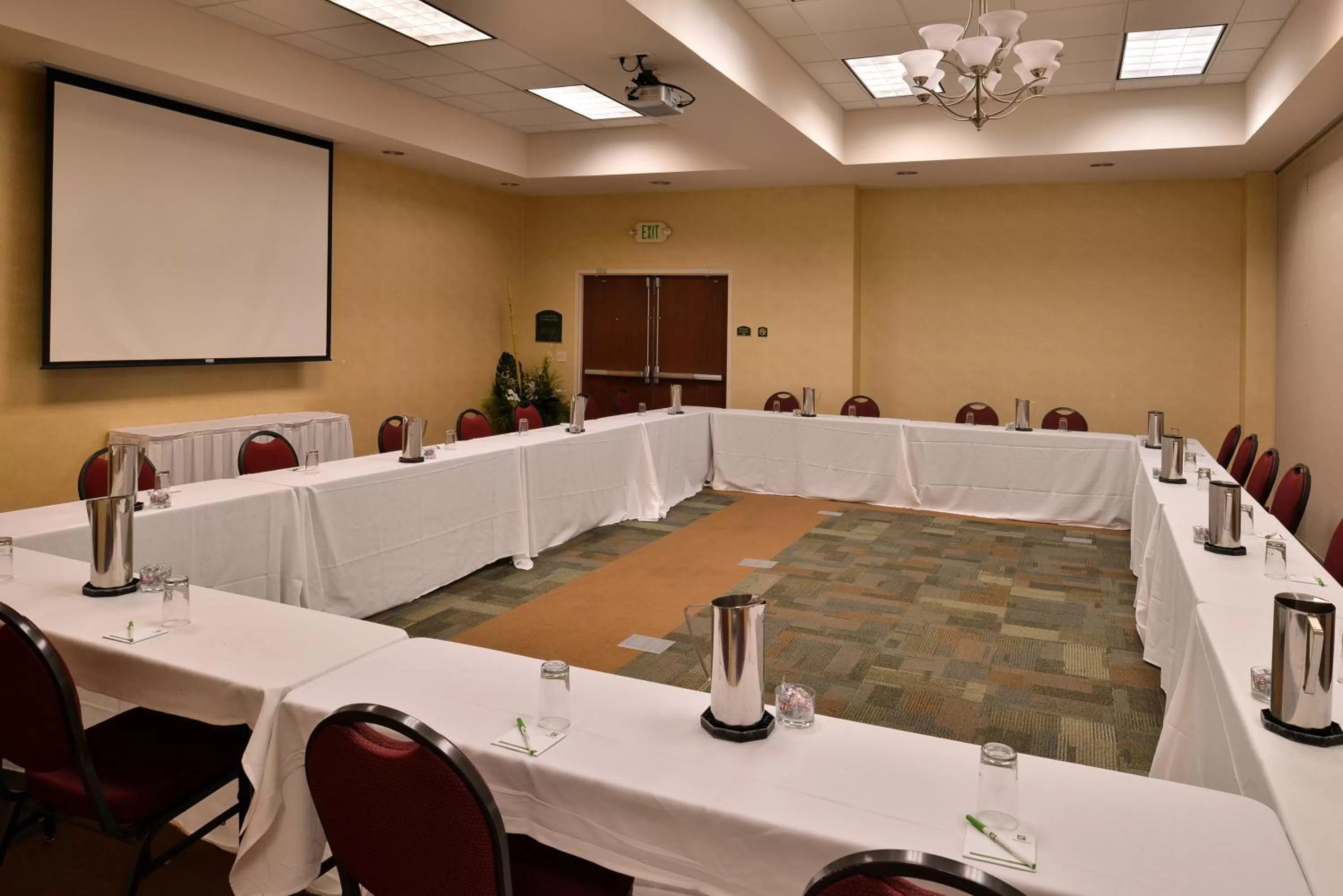 Meeting/conference room in Holiday Inn Madison at The American Center by IHG