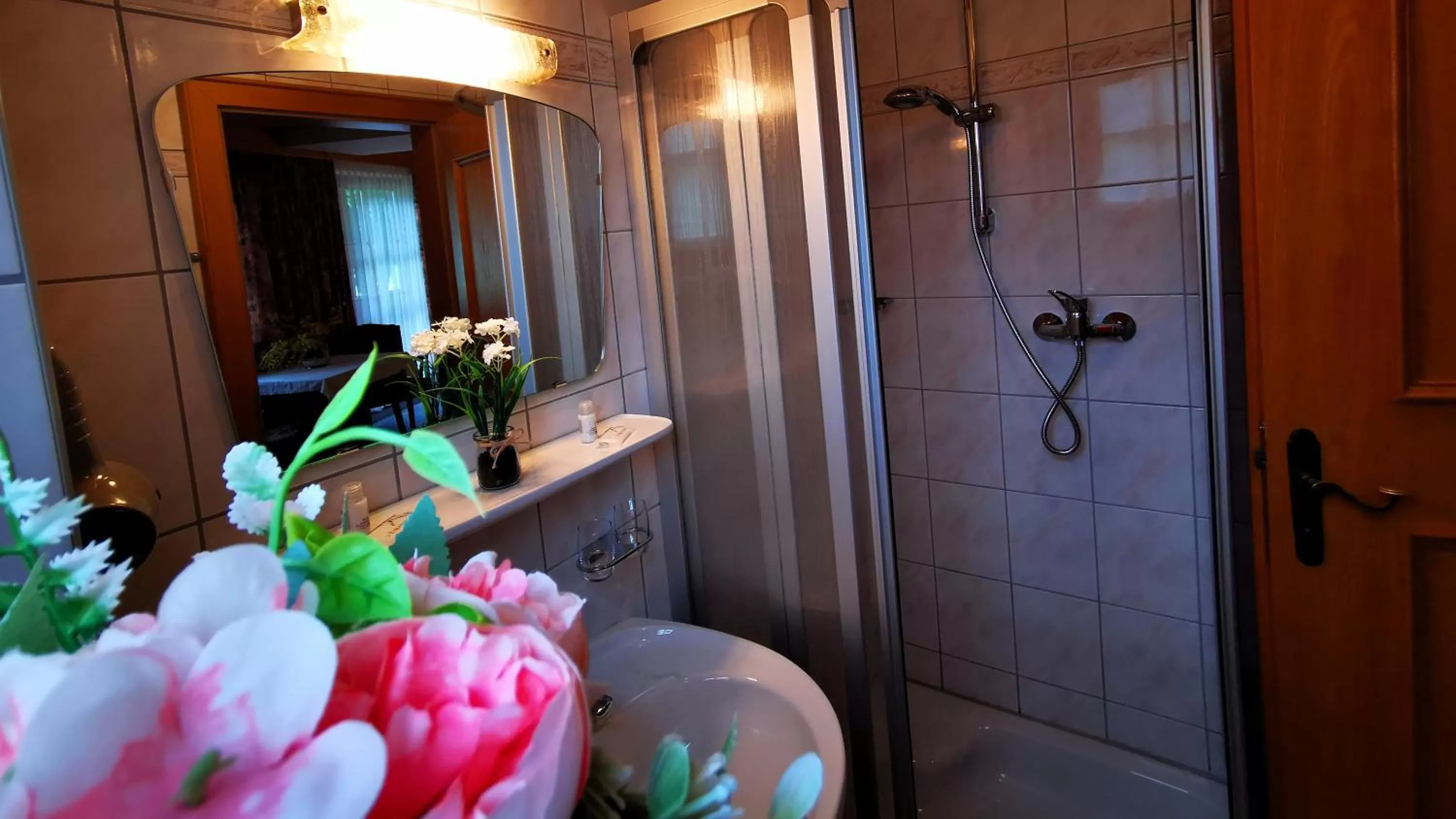 Shower, Bathroom in Gasthof Geronimo