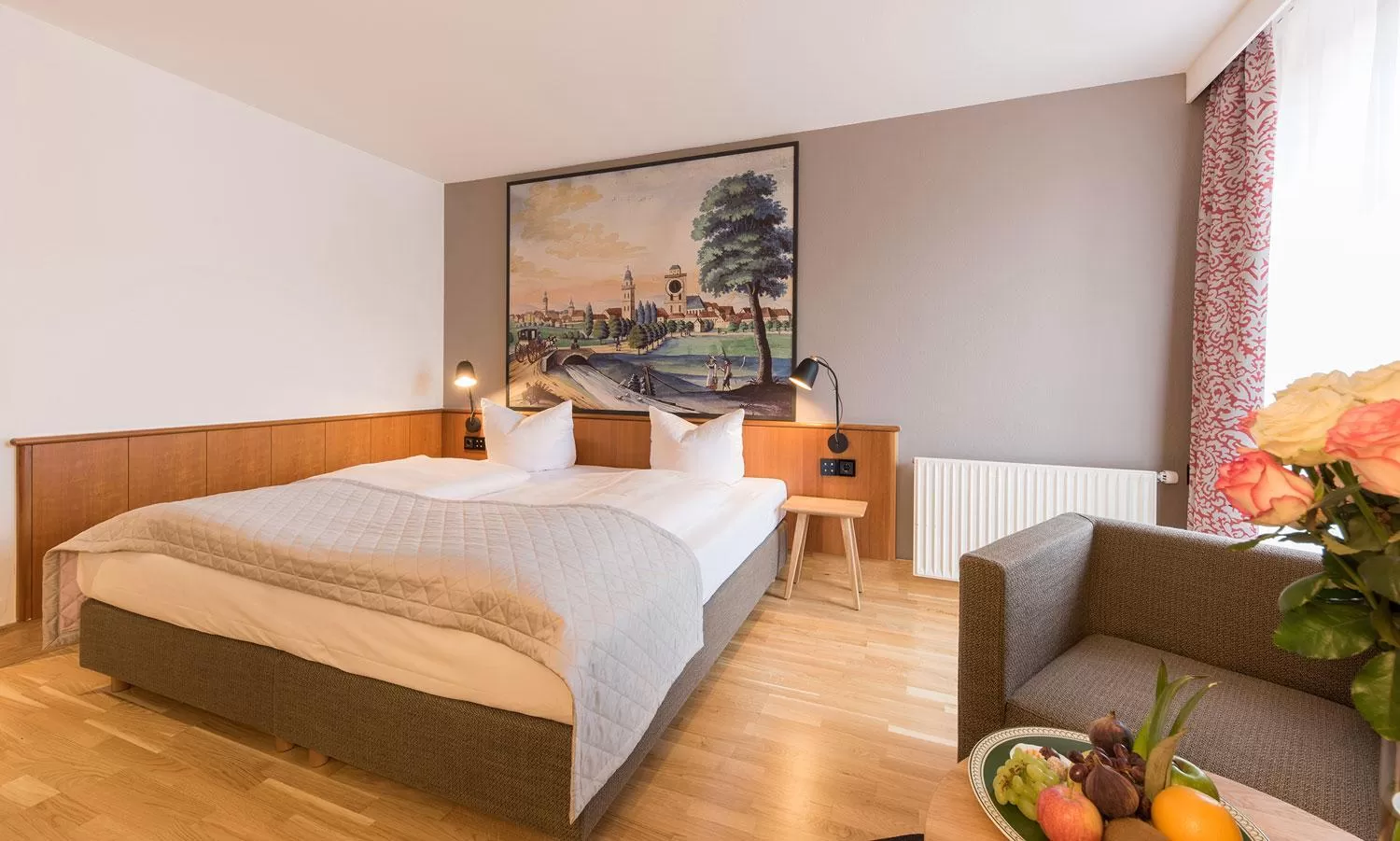 Photo of the whole room, Bed in Hotel Bayerischer Hof