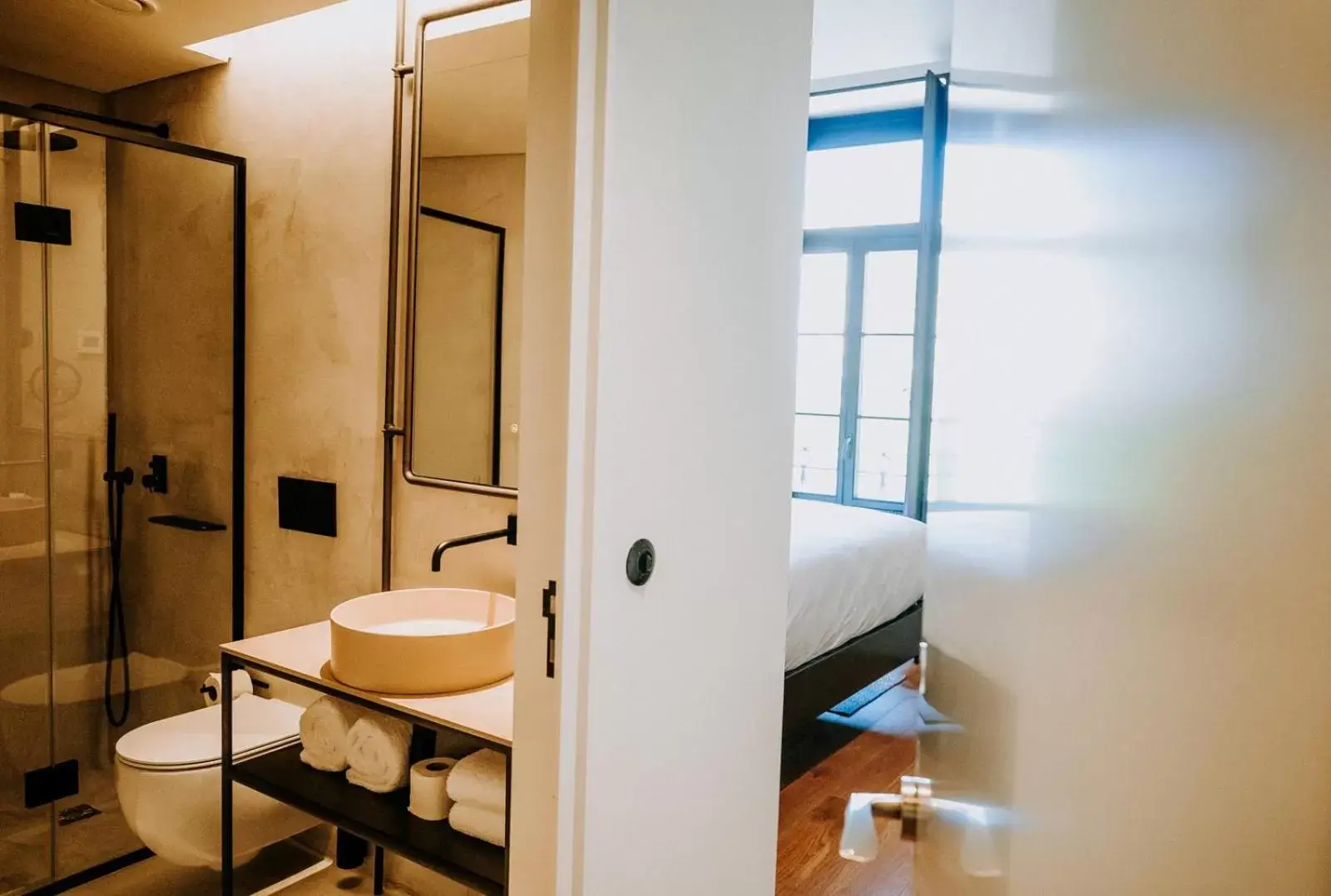 Cozy City View French Balcony in Exmo Hotel by Olivia Cozy City View French Balcony in Exmo Hotel by Olivia