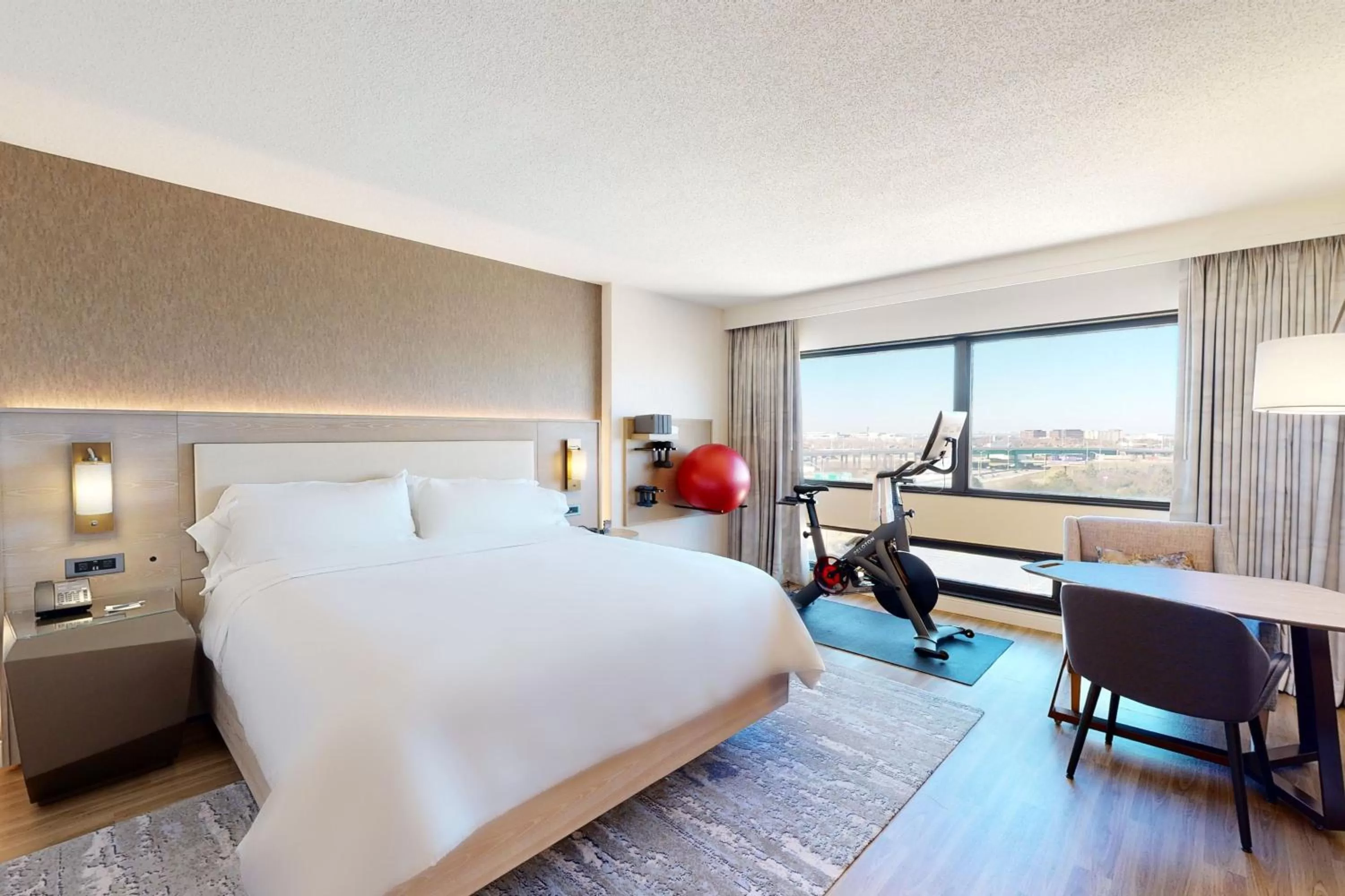 Photo of the whole room, Bed in The Westin O'Hare
