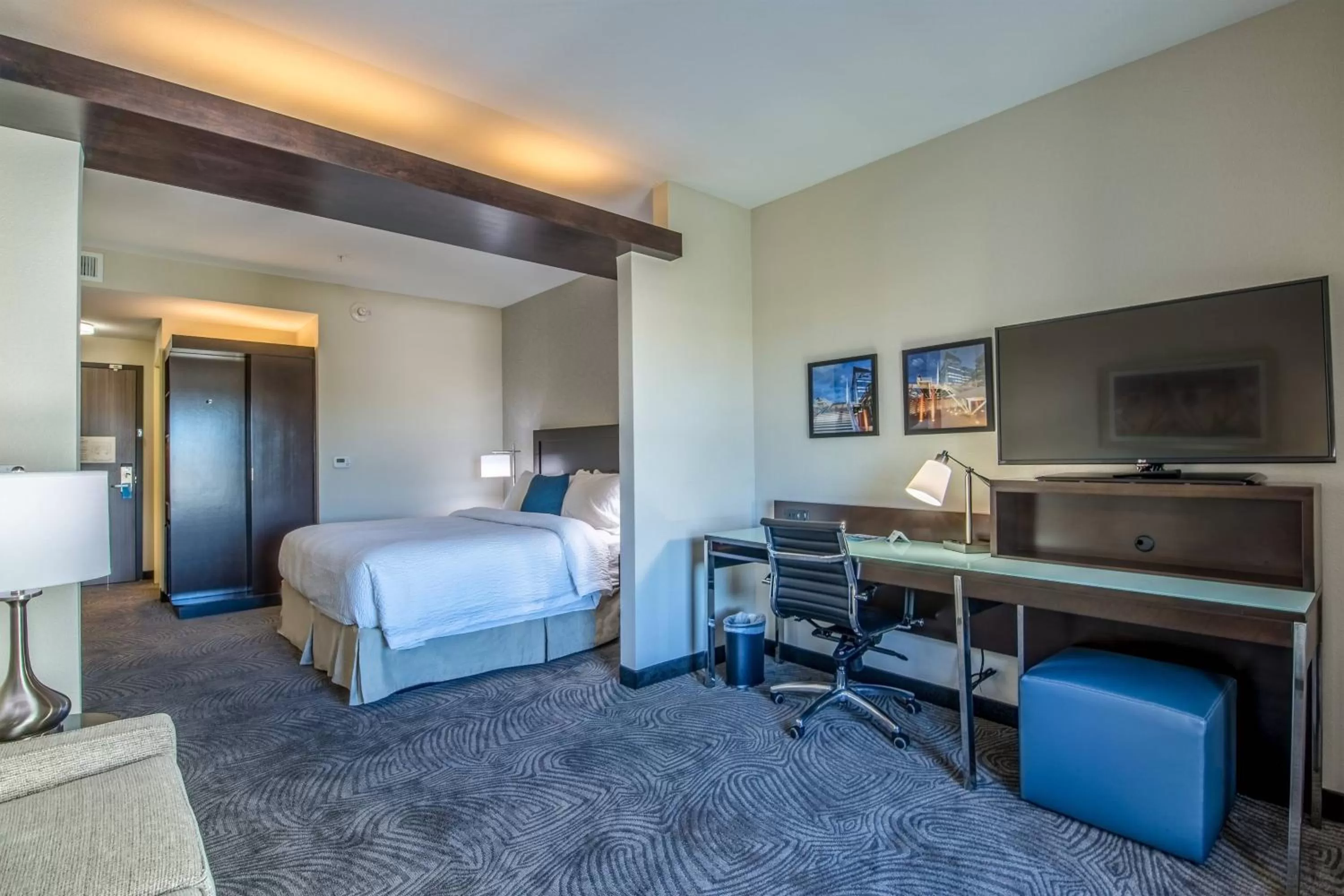 Photo of the whole room, Bed in Fairfield Inn & Suites by Marriott Denver Downtown