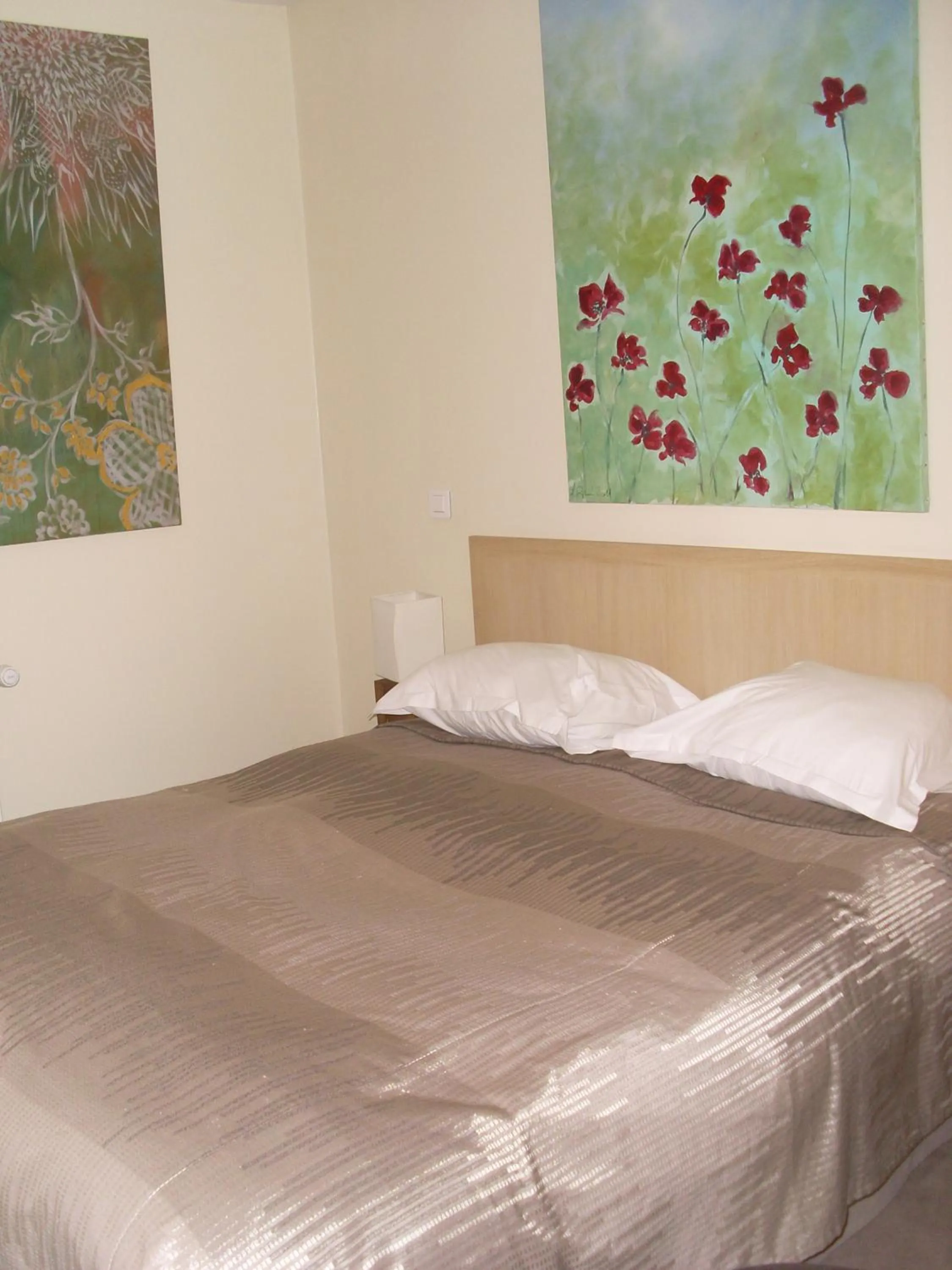 Bed in Hôtel Le Parc