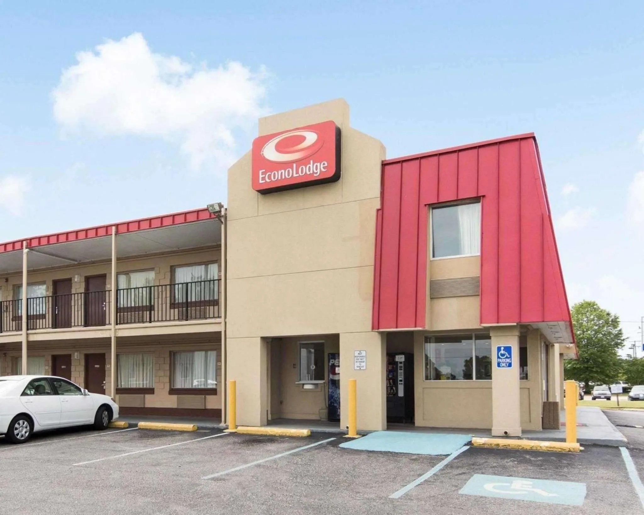 Property building in Econo Lodge Virginia Beach Town Center