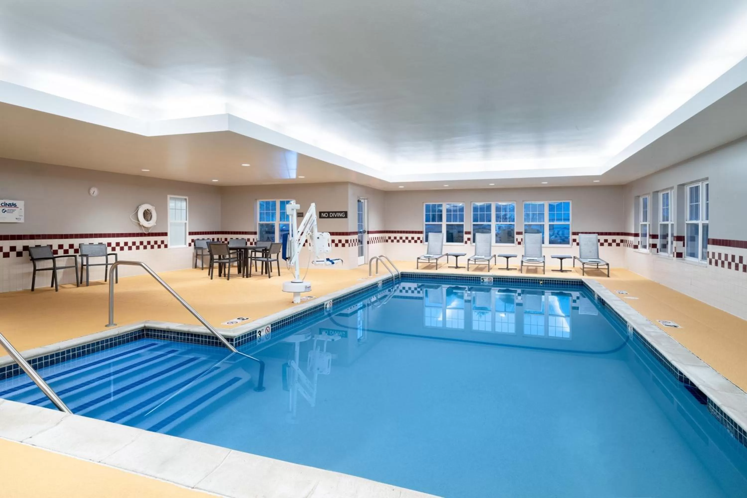Swimming pool in Residence Inn New Bedford Dartmouth