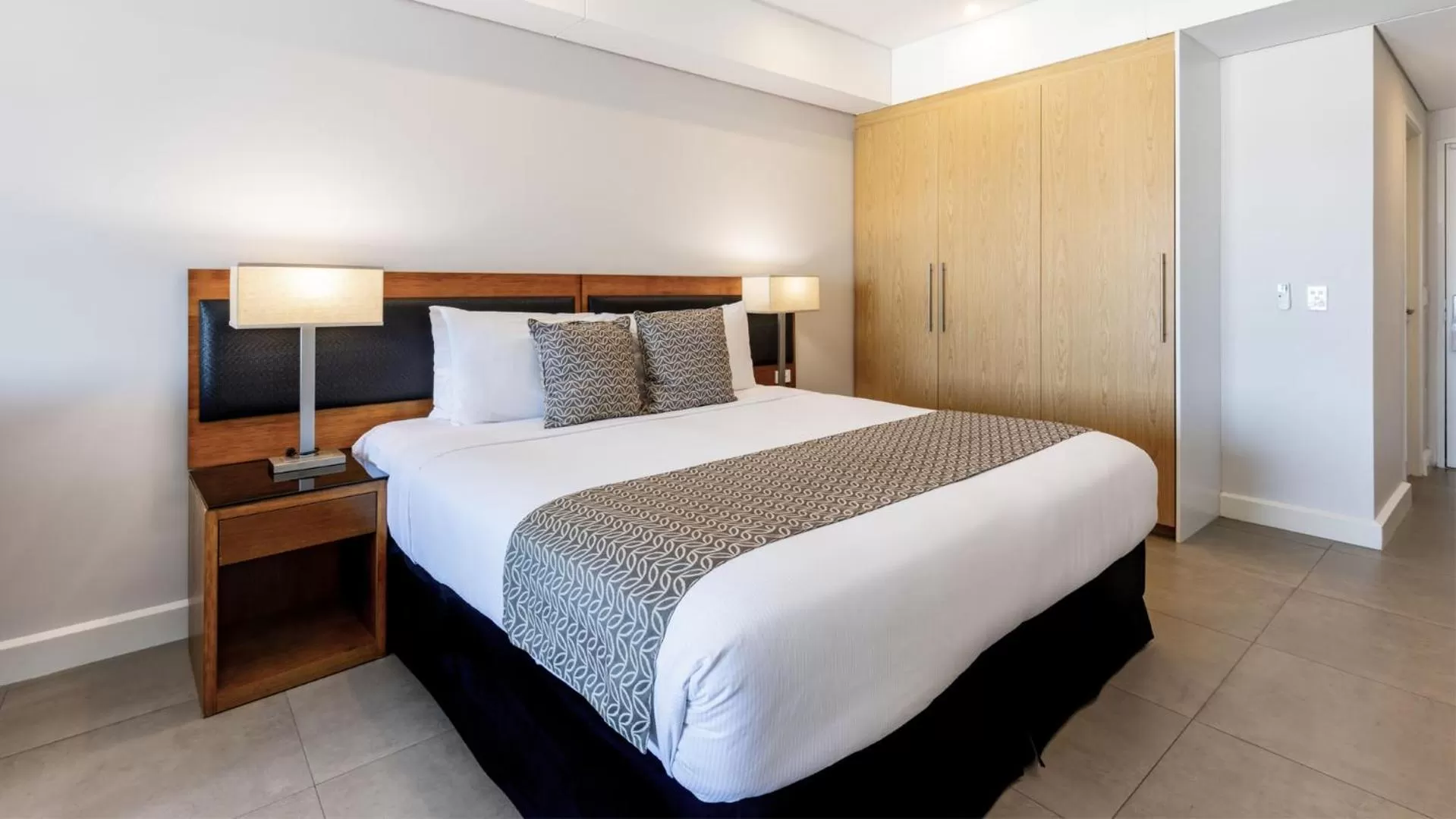 Bed in Oaks Darwin Elan Hotel