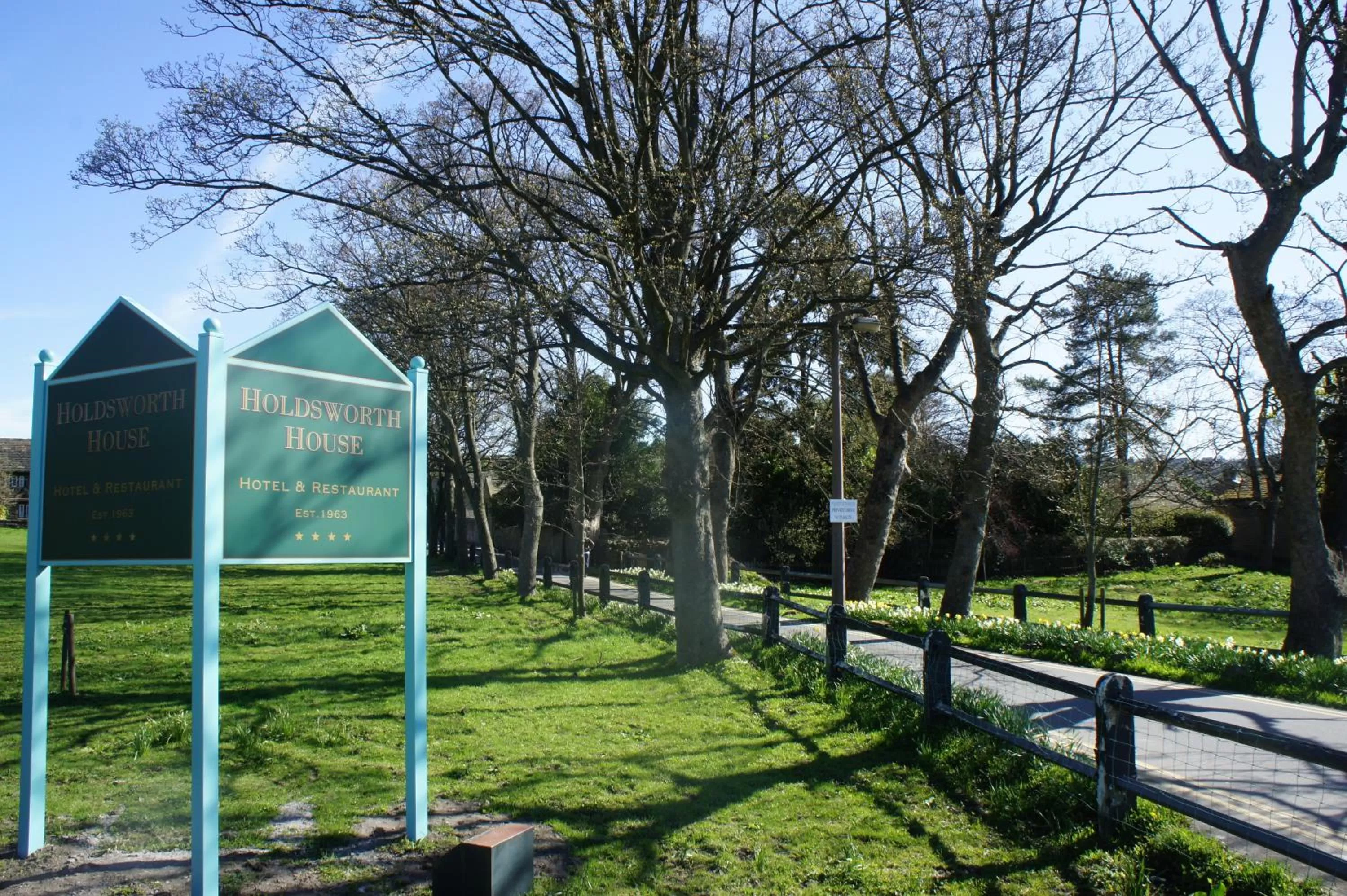 Facade/entrance in Holdsworth House Hotel
