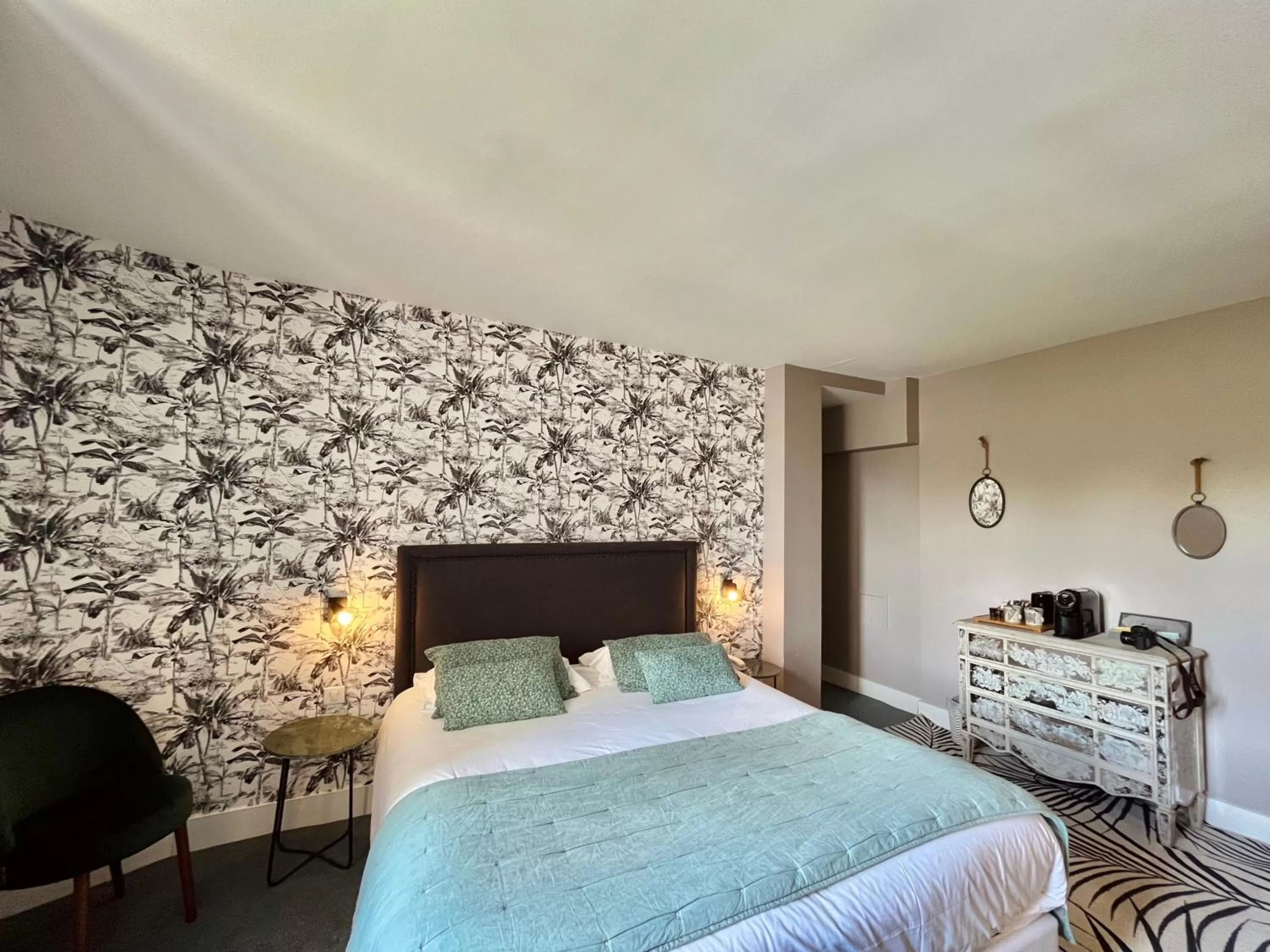 Bed in Hôtel des Basses Pyrénées - Bayonne