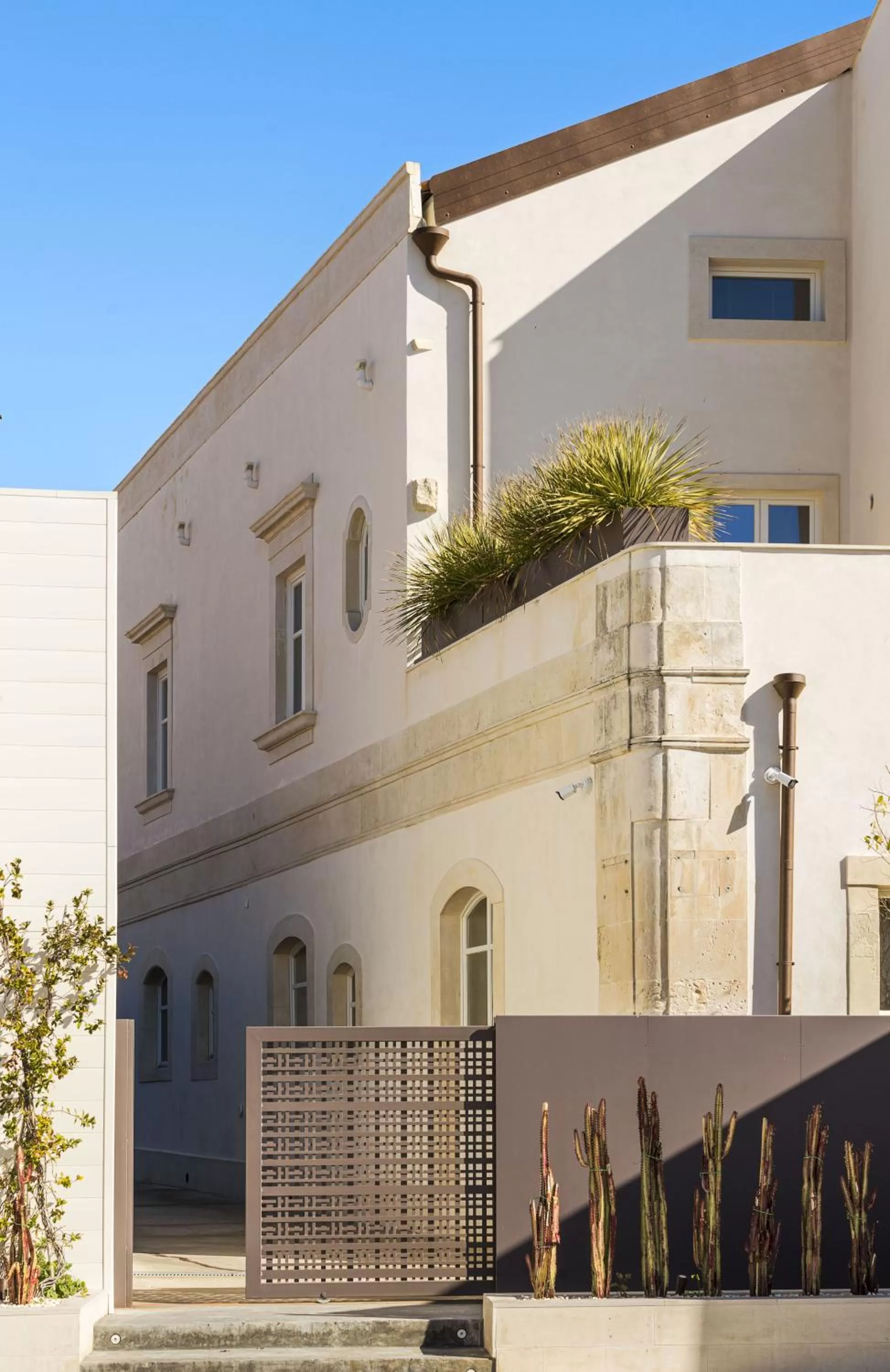 Property building in Byssus Suites