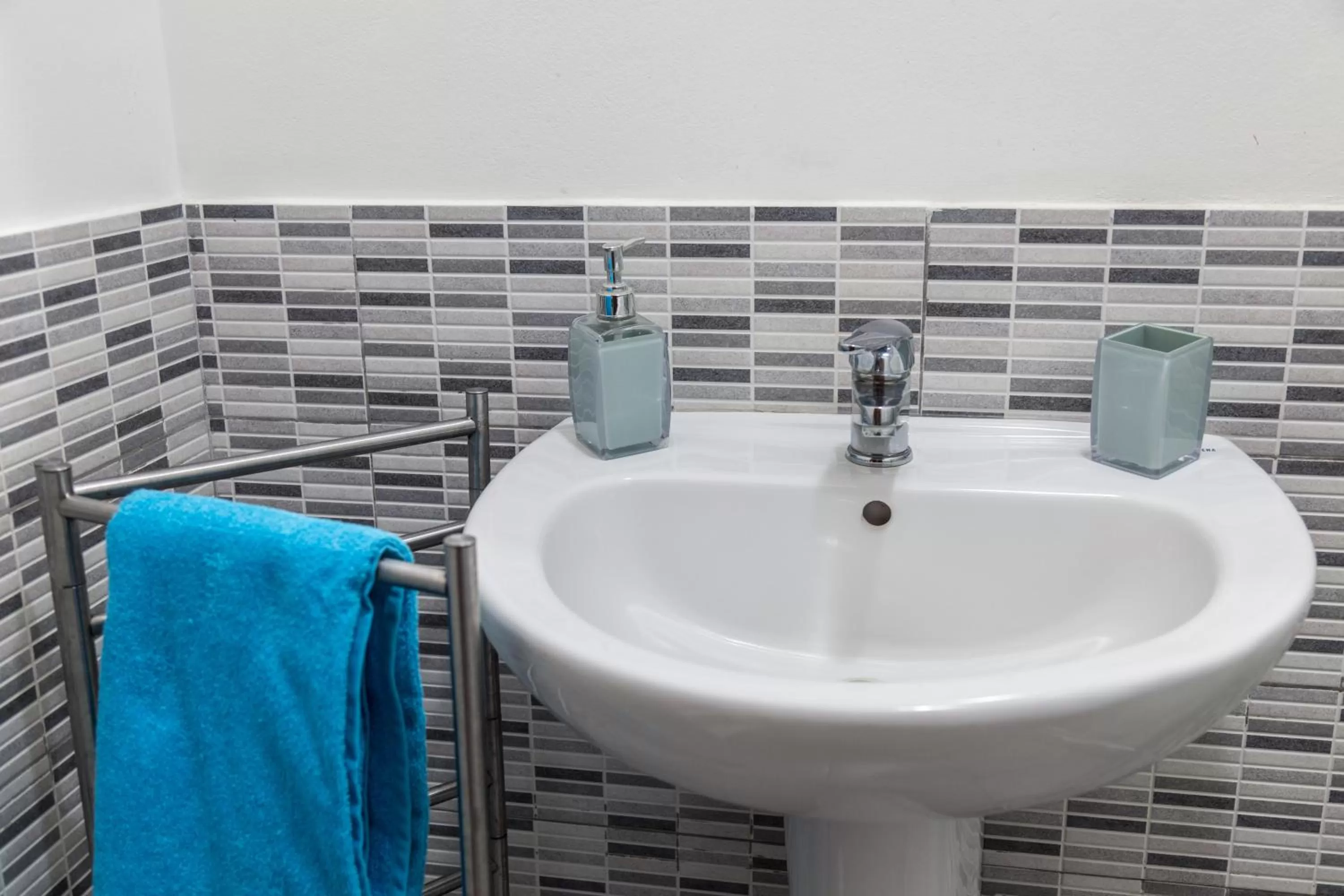 Bathroom in Tra L'Etna E Il Mare B&B