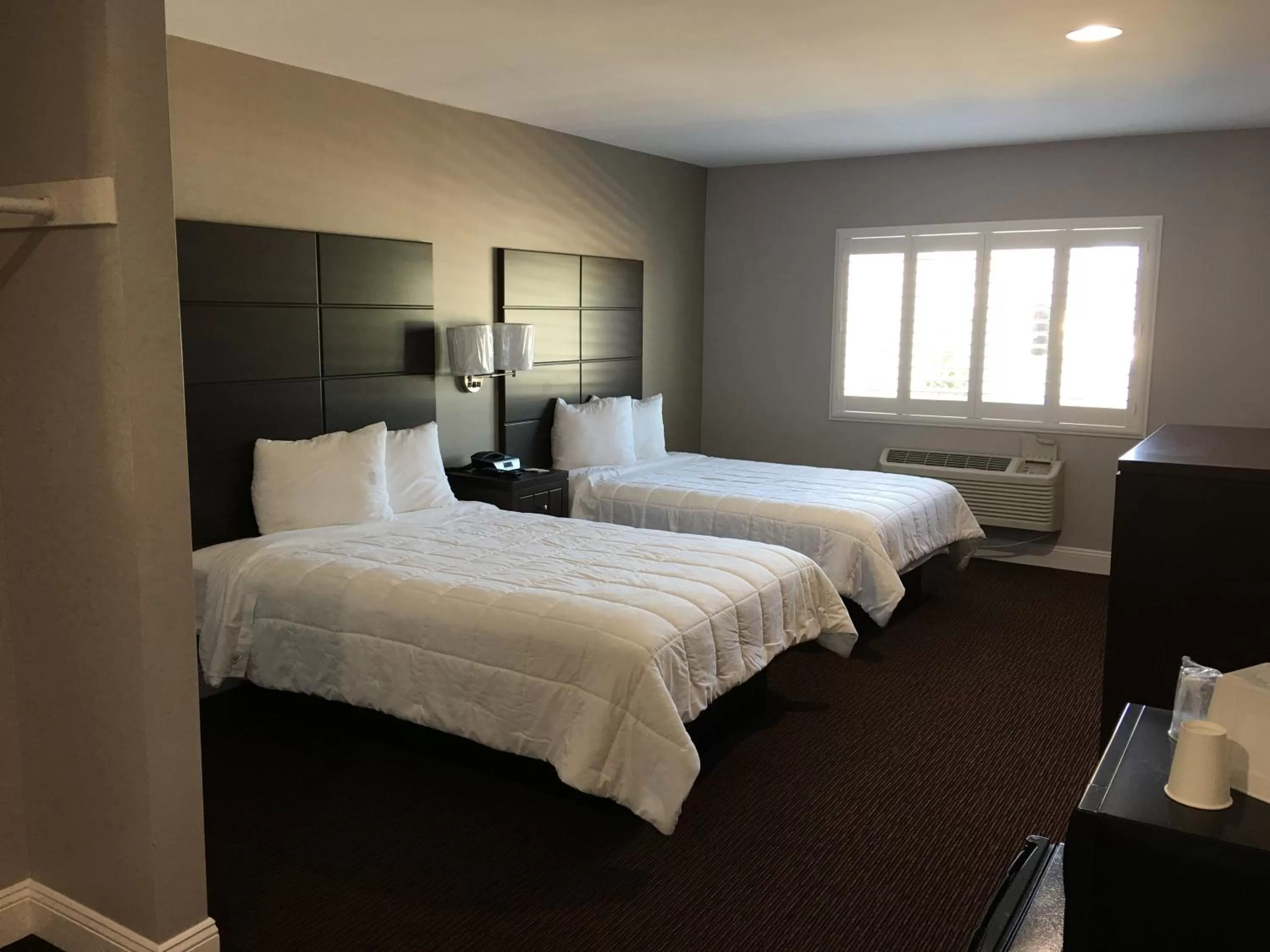 Bedroom, Bed in Vallejo Inn