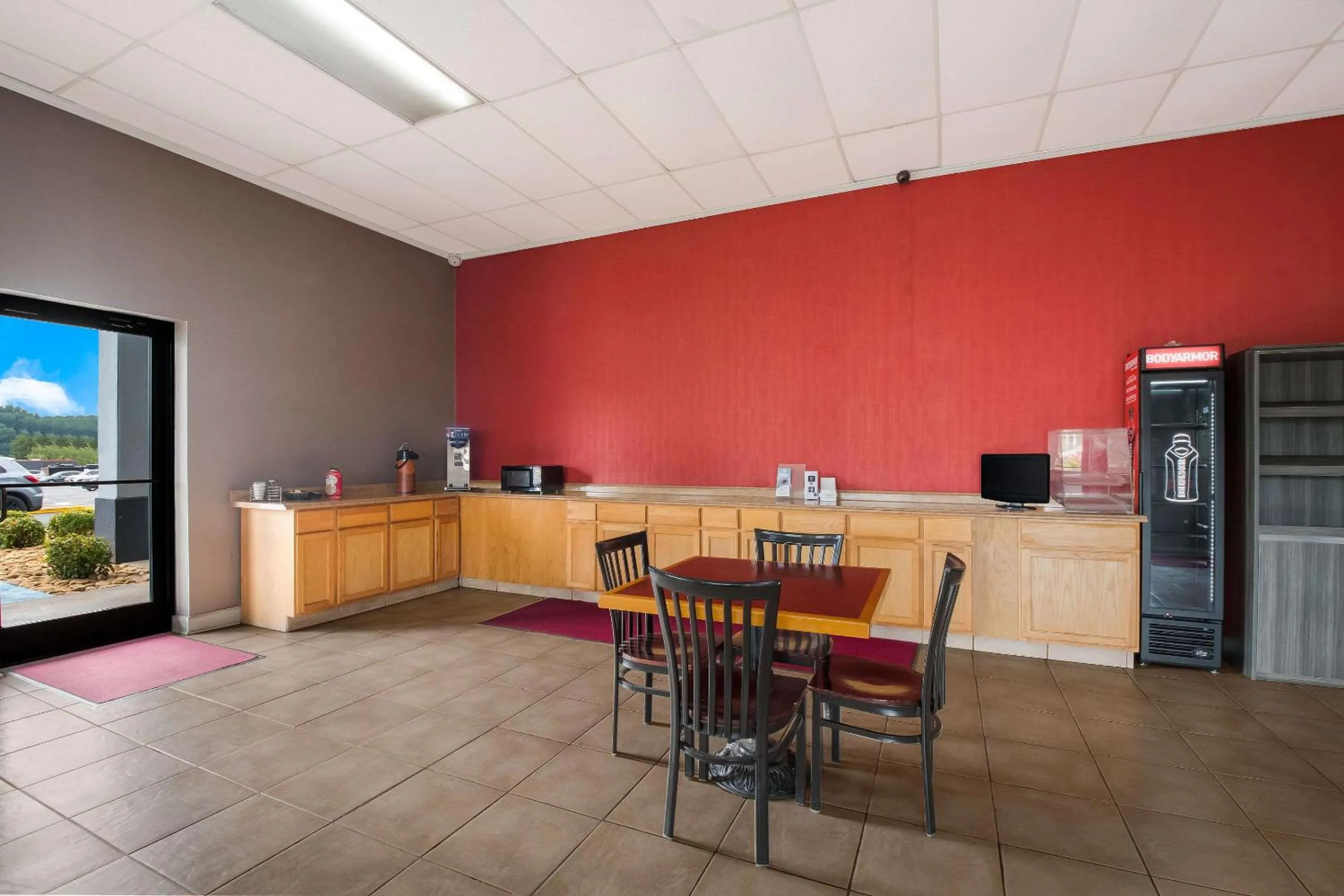 Breakfast in Suburban Studios Cleveland Central