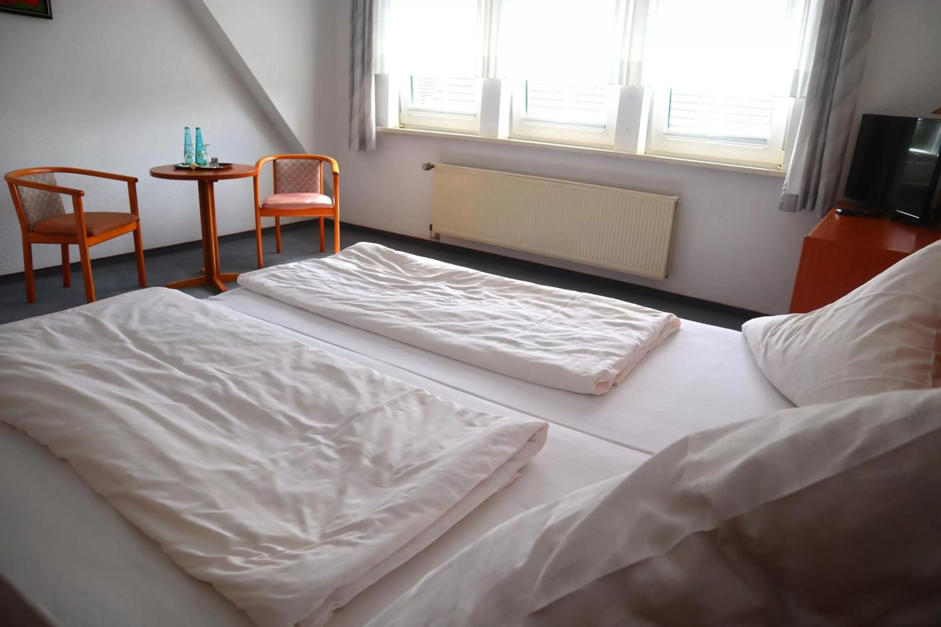Photo of the whole room, Bed in Pension Zur Harburg