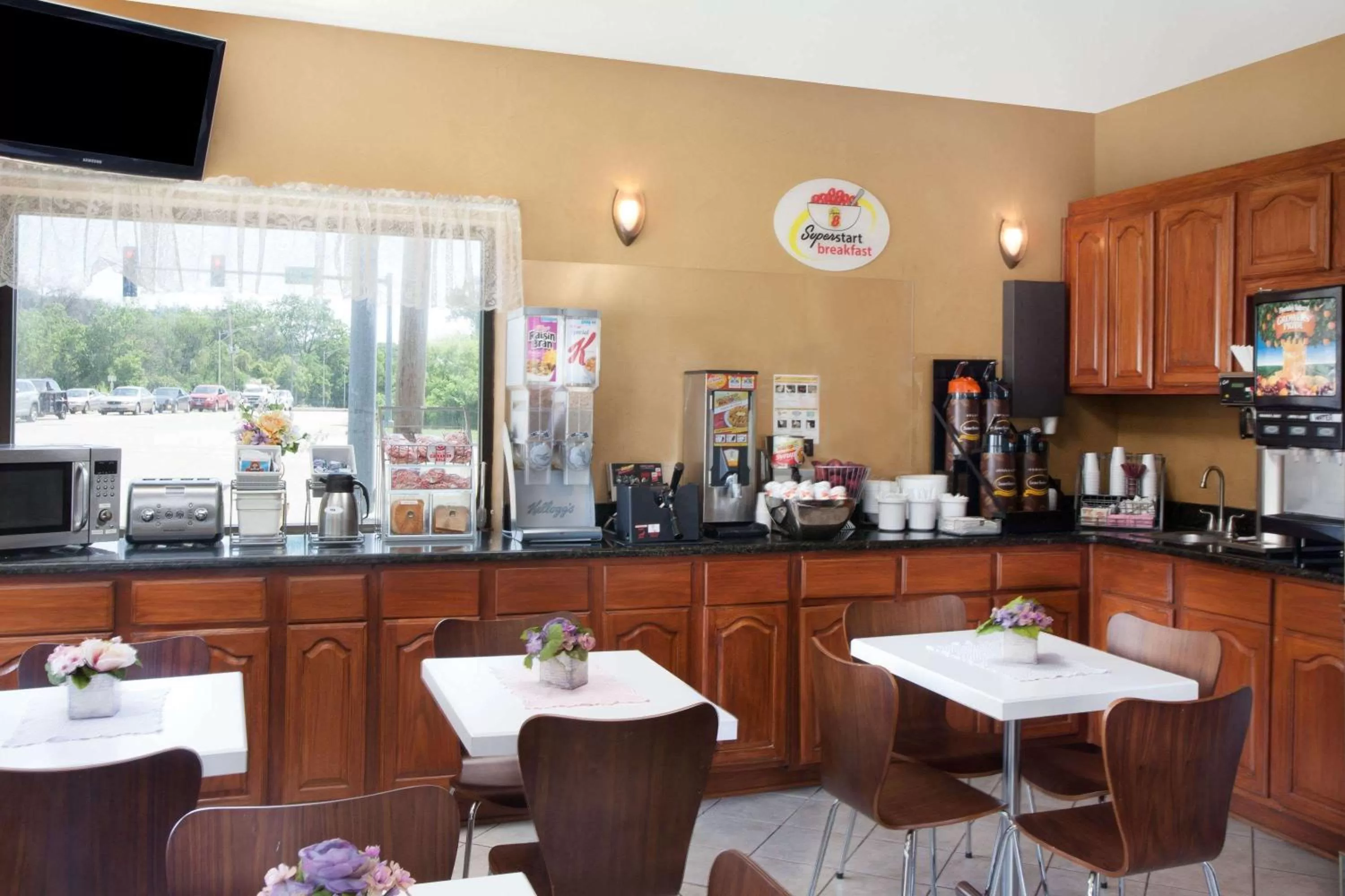 Restaurant/places to eat in Super 8 by Wyndham Chicago/Rosemont/O'Hare/SE