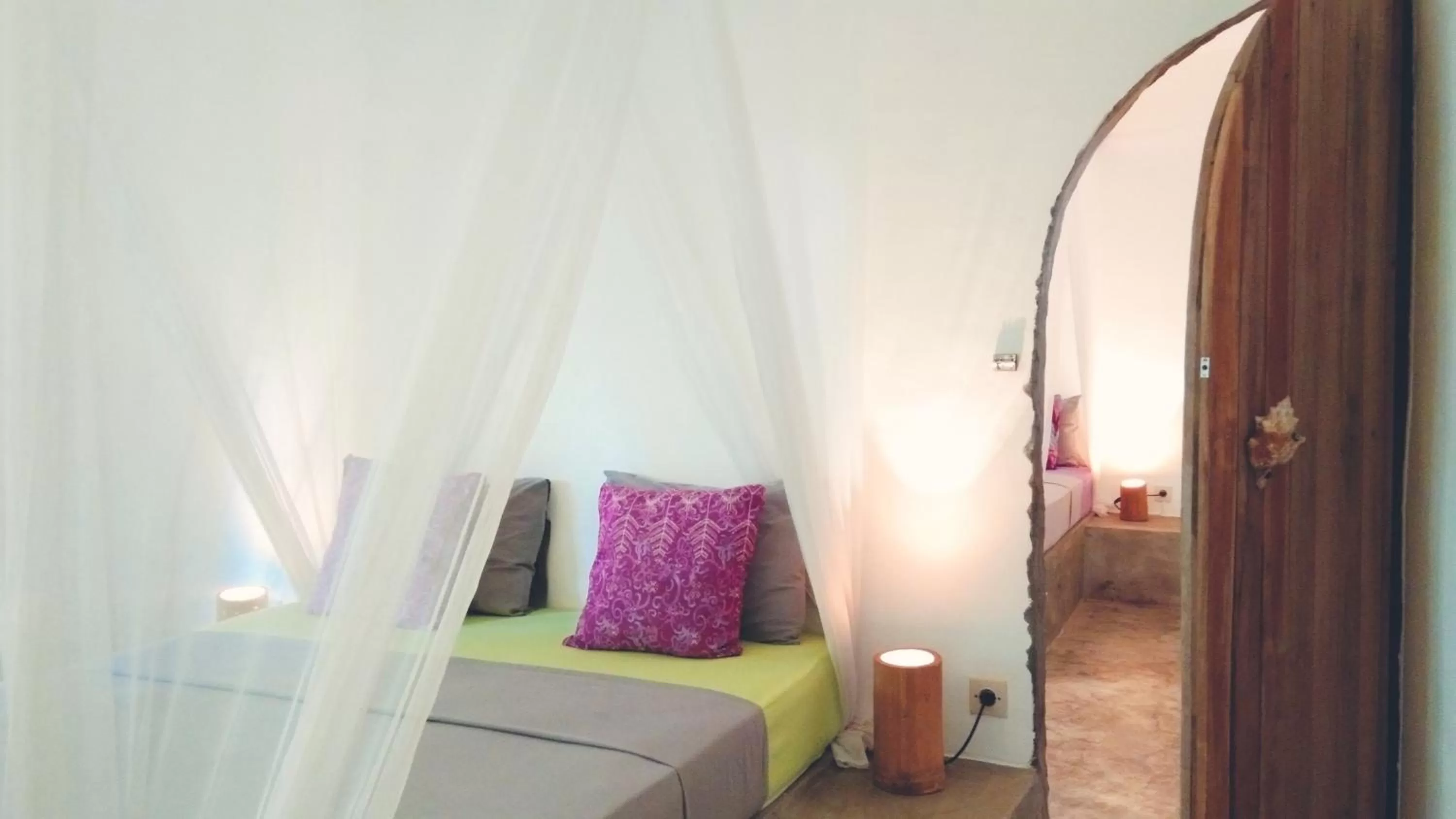 Bed in Café des Arts Gili Air