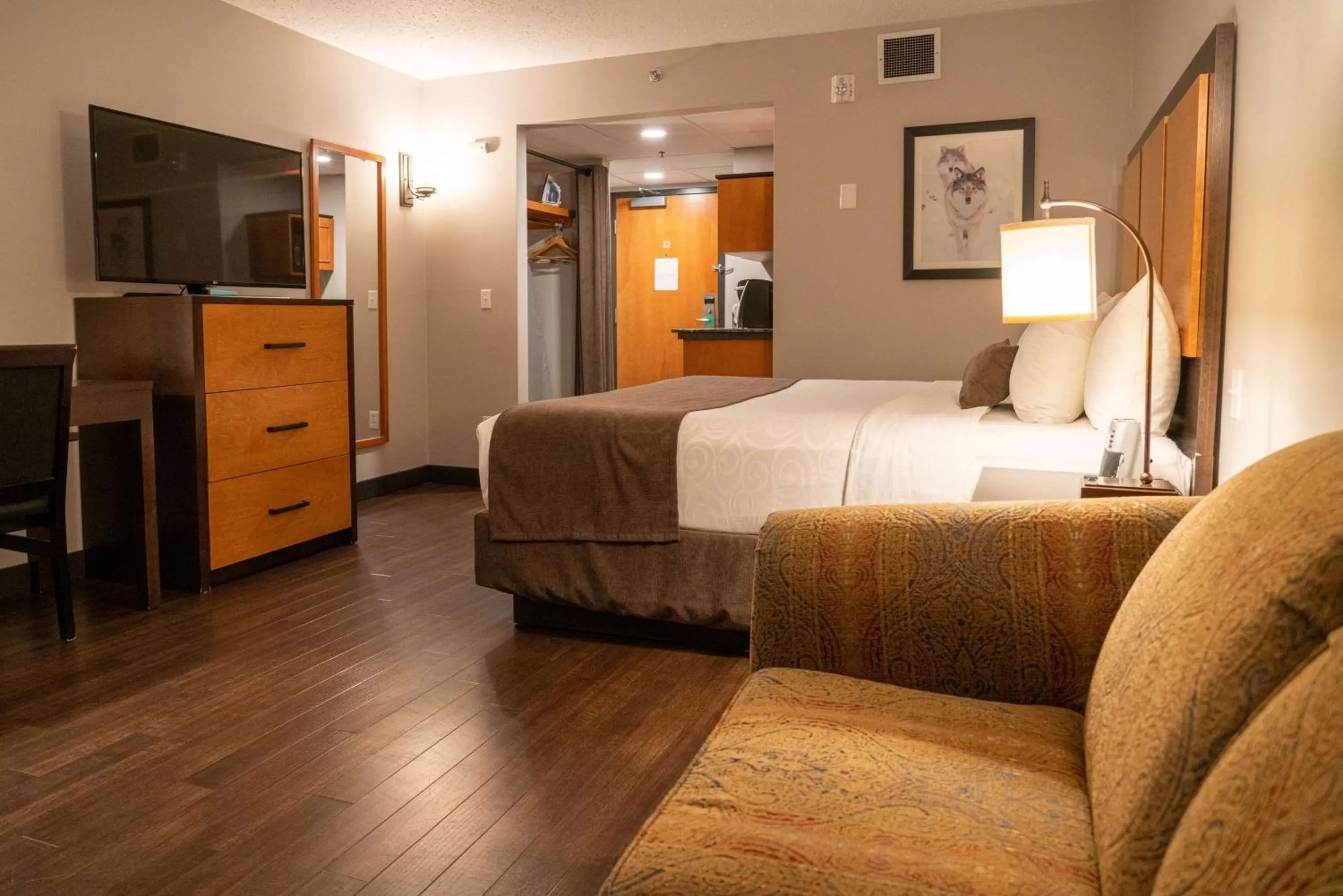 Photo of the whole room, Bed in Pocaterra Inn & Waterslide